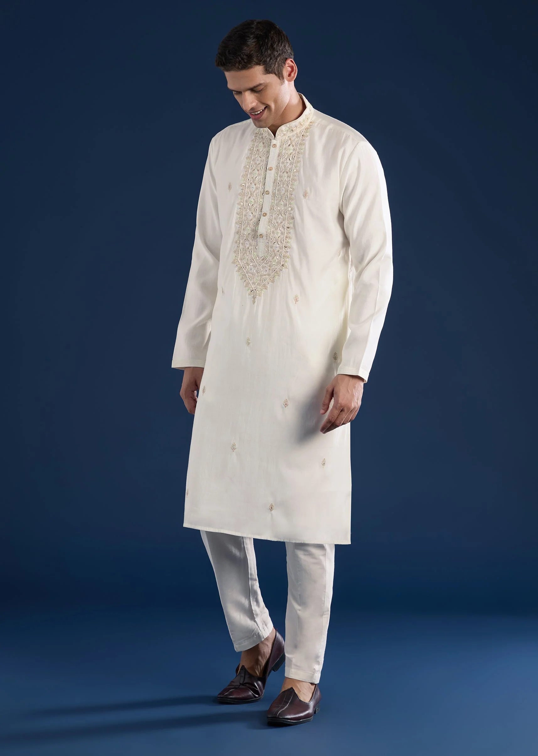 A Cream Minimal Kurta Sets - Image 2