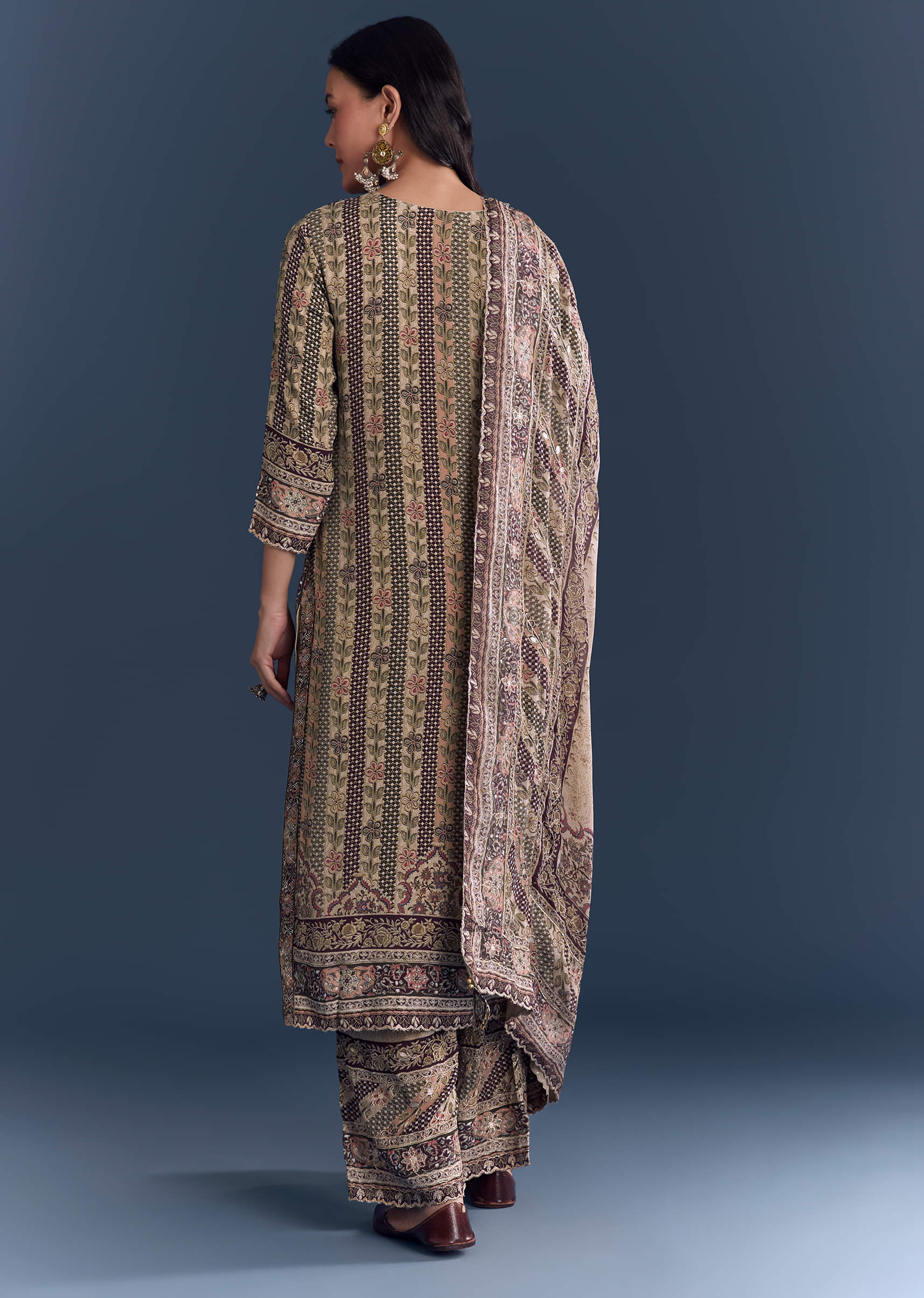 Beige Crepe Kurta Set With Floral Print And Zari Embroidery - Image 5