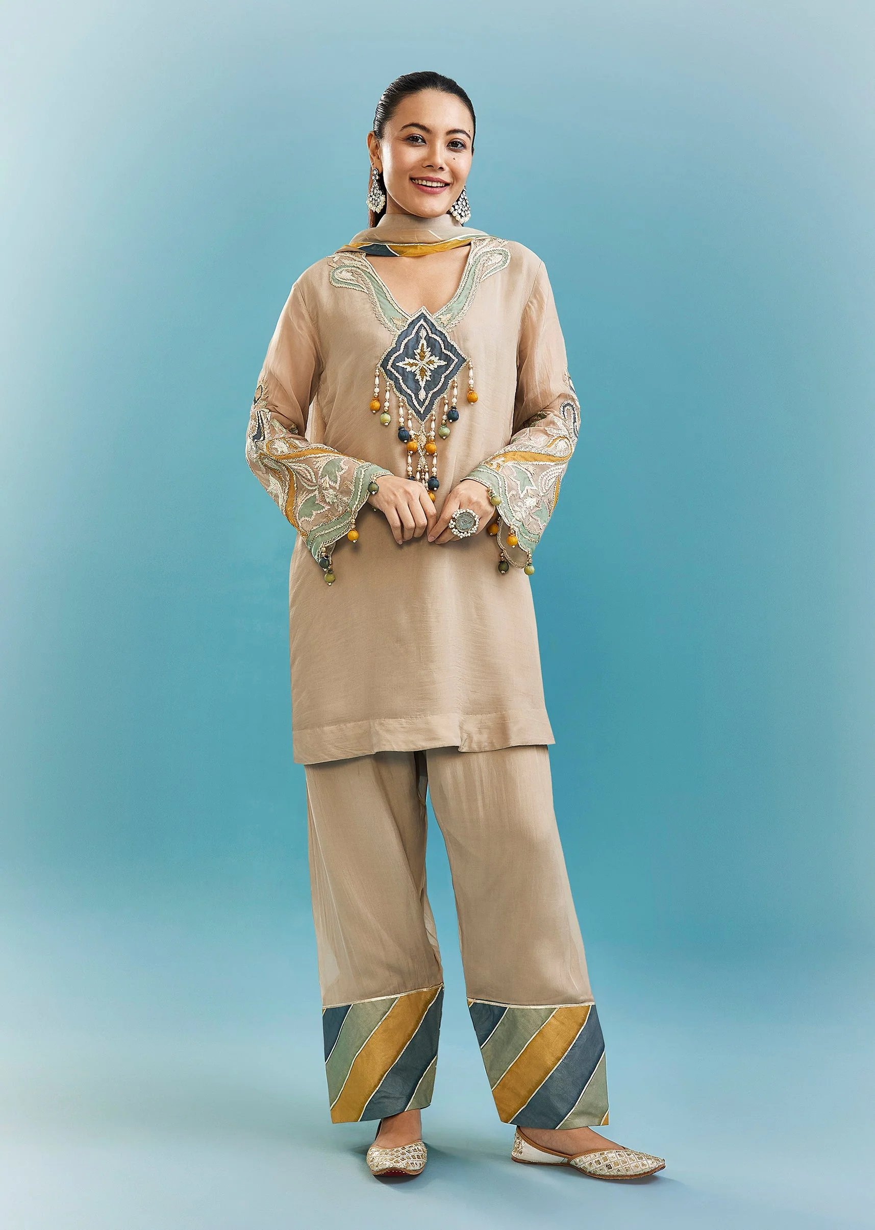 Beige Kurta Set With Gotta Patti And Patch Work - Image 3