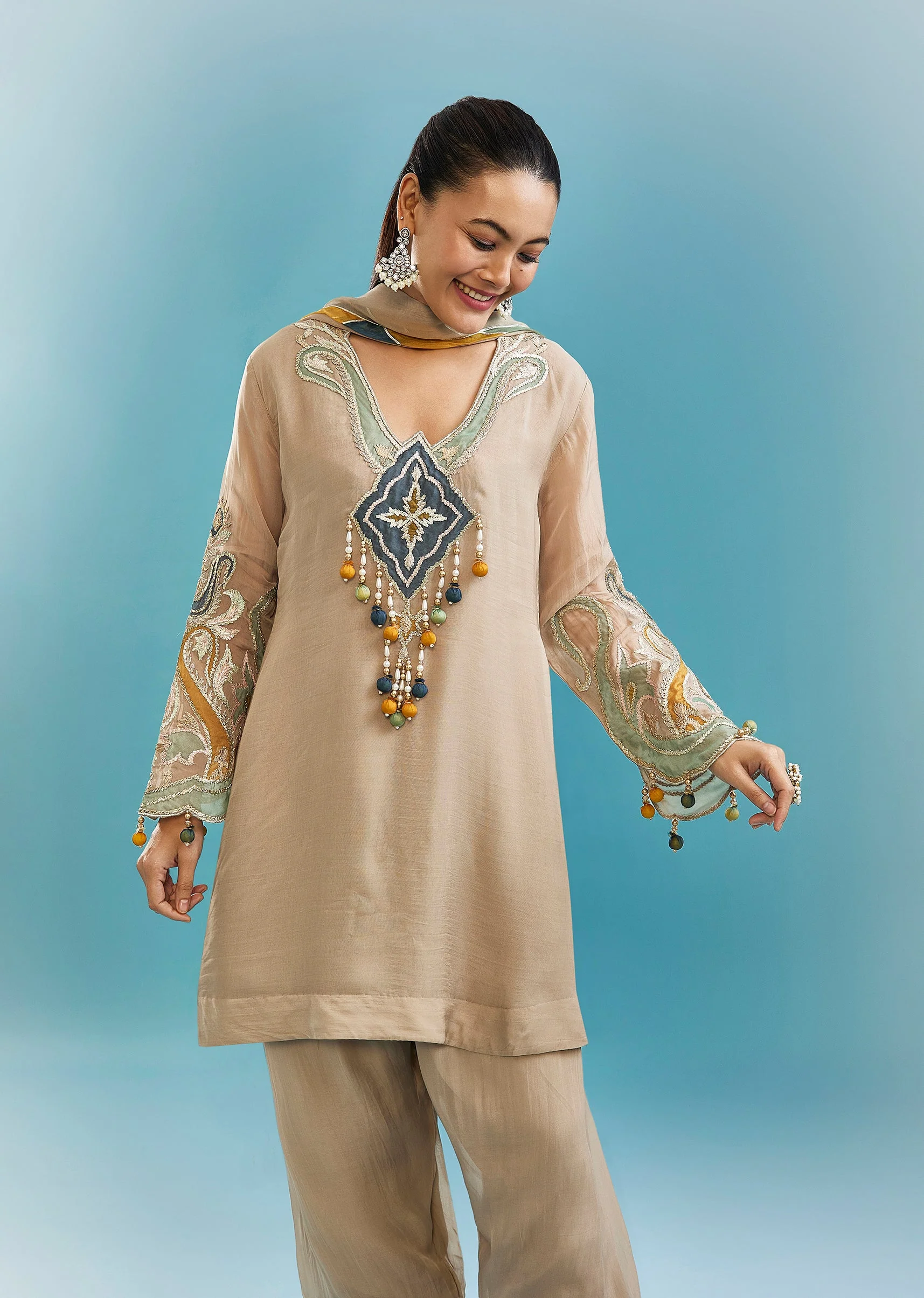 Beige Kurta Set With Gotta Patti And Patch Work - Image 4