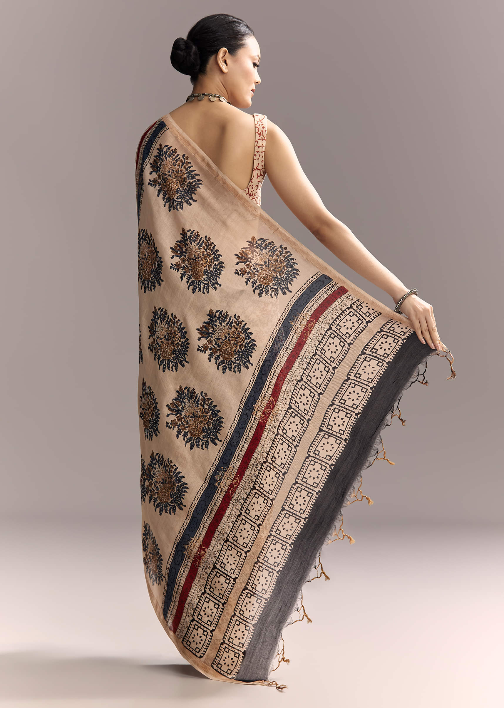 Beige Linen Saree With Ajrakh Floral Print And Black Border - Image 4