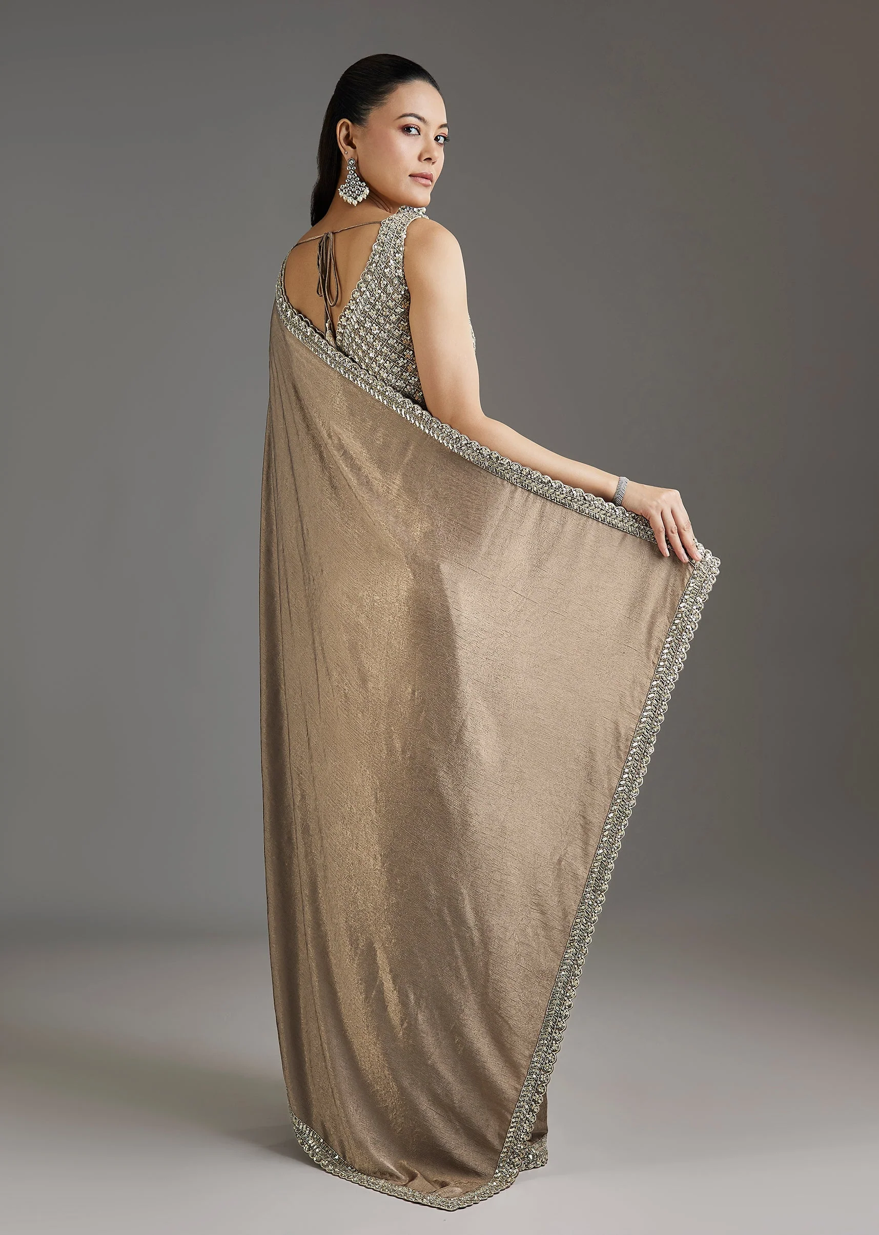 Beige Rose Gold Chiffon Saree With Embellished Border - Image 4