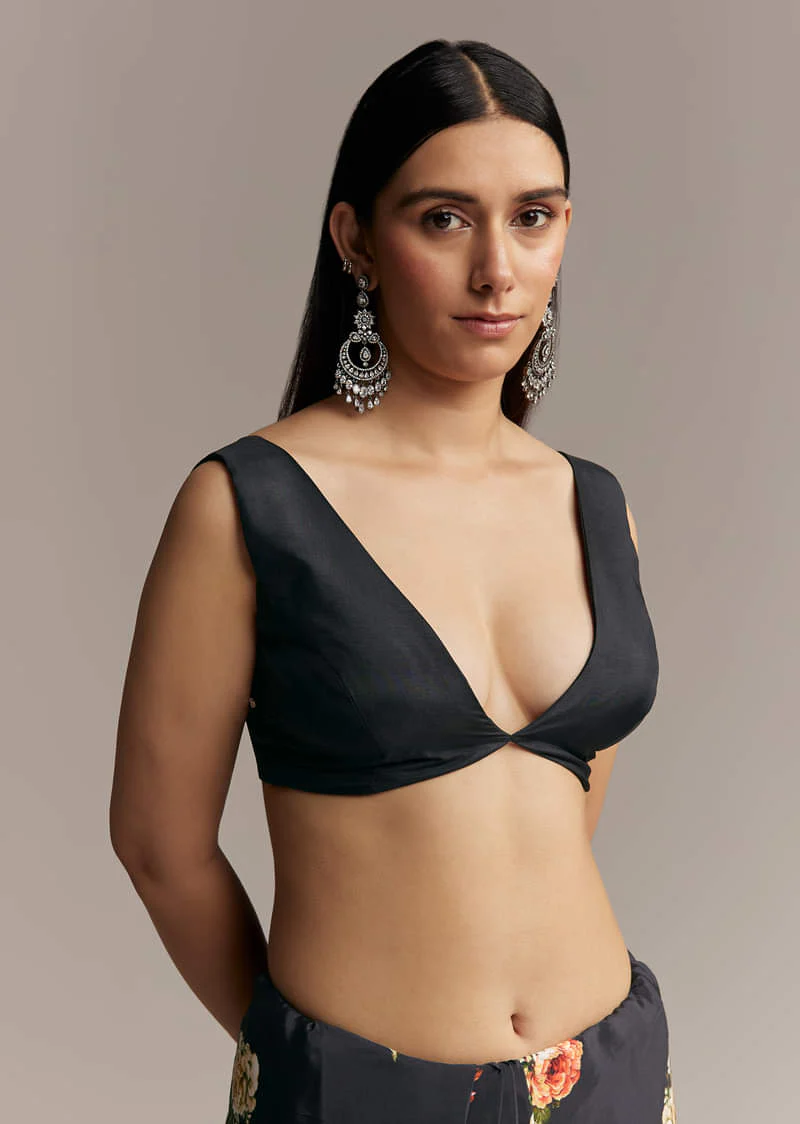 Black Crepe Saree With Floral Digital Print And Sequin Border - Image 7