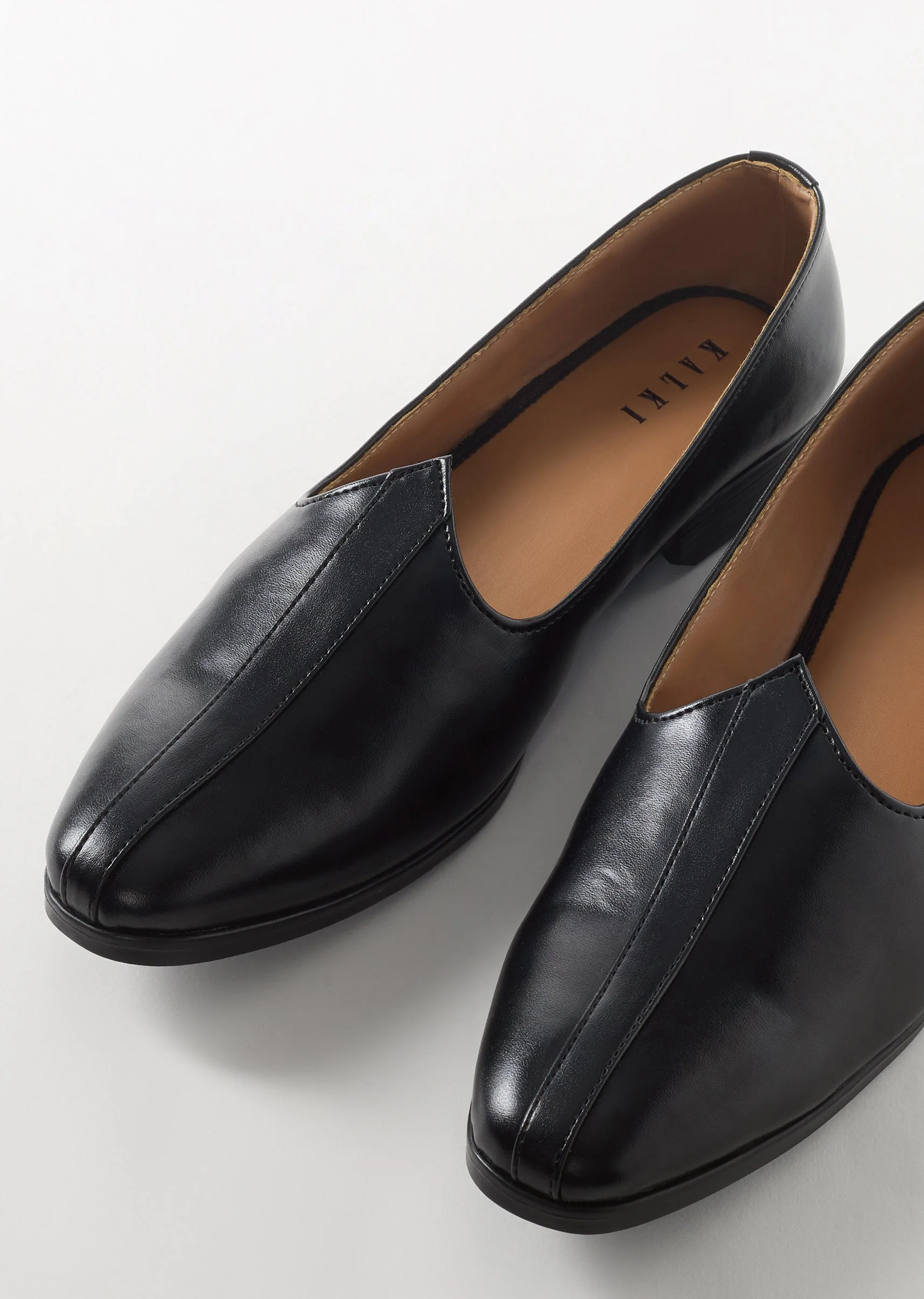 Black Ethnic Jutti With Minimal Design For Men - Image 2