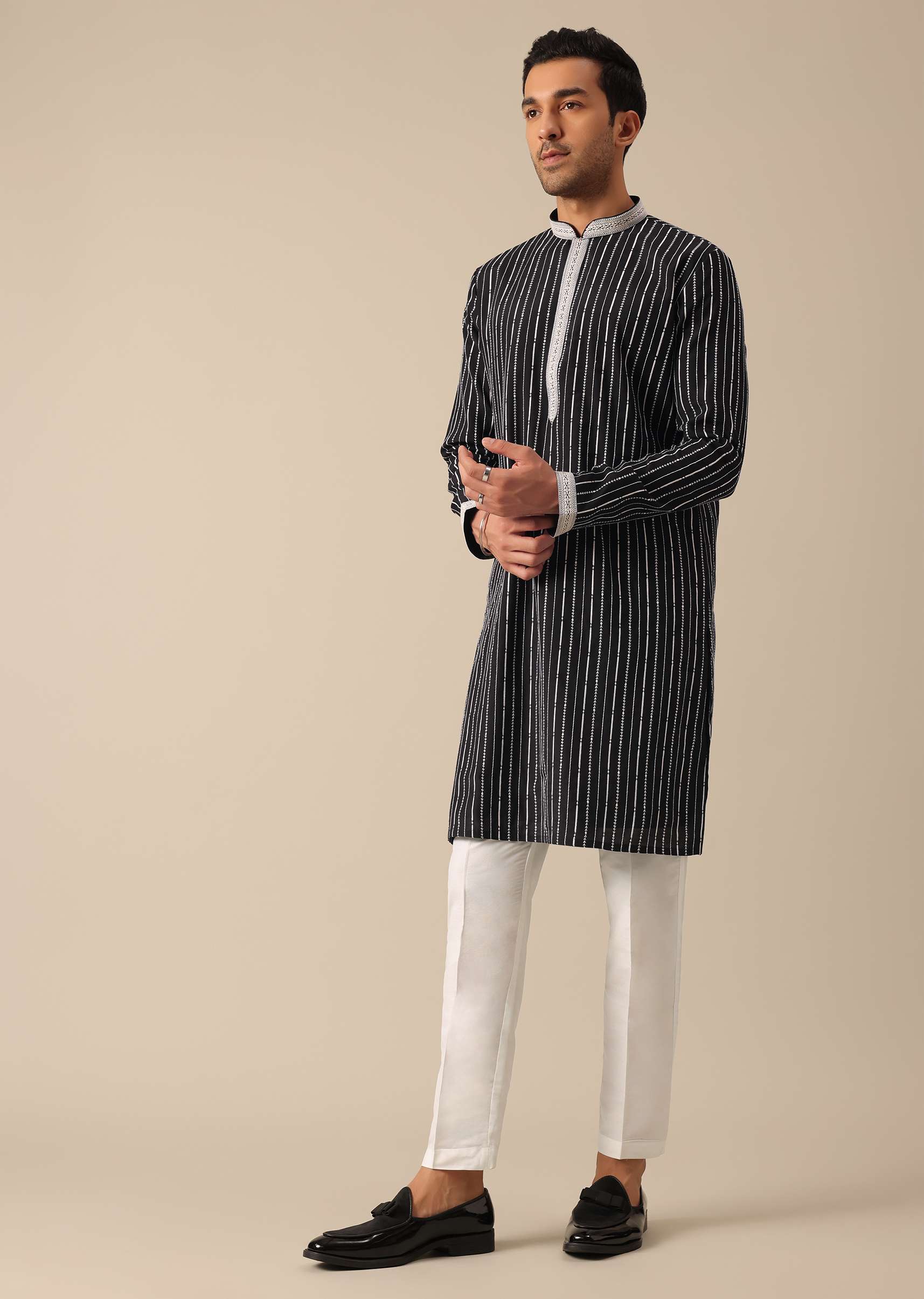 Black Kurta Set With Resham Detail - Image 4