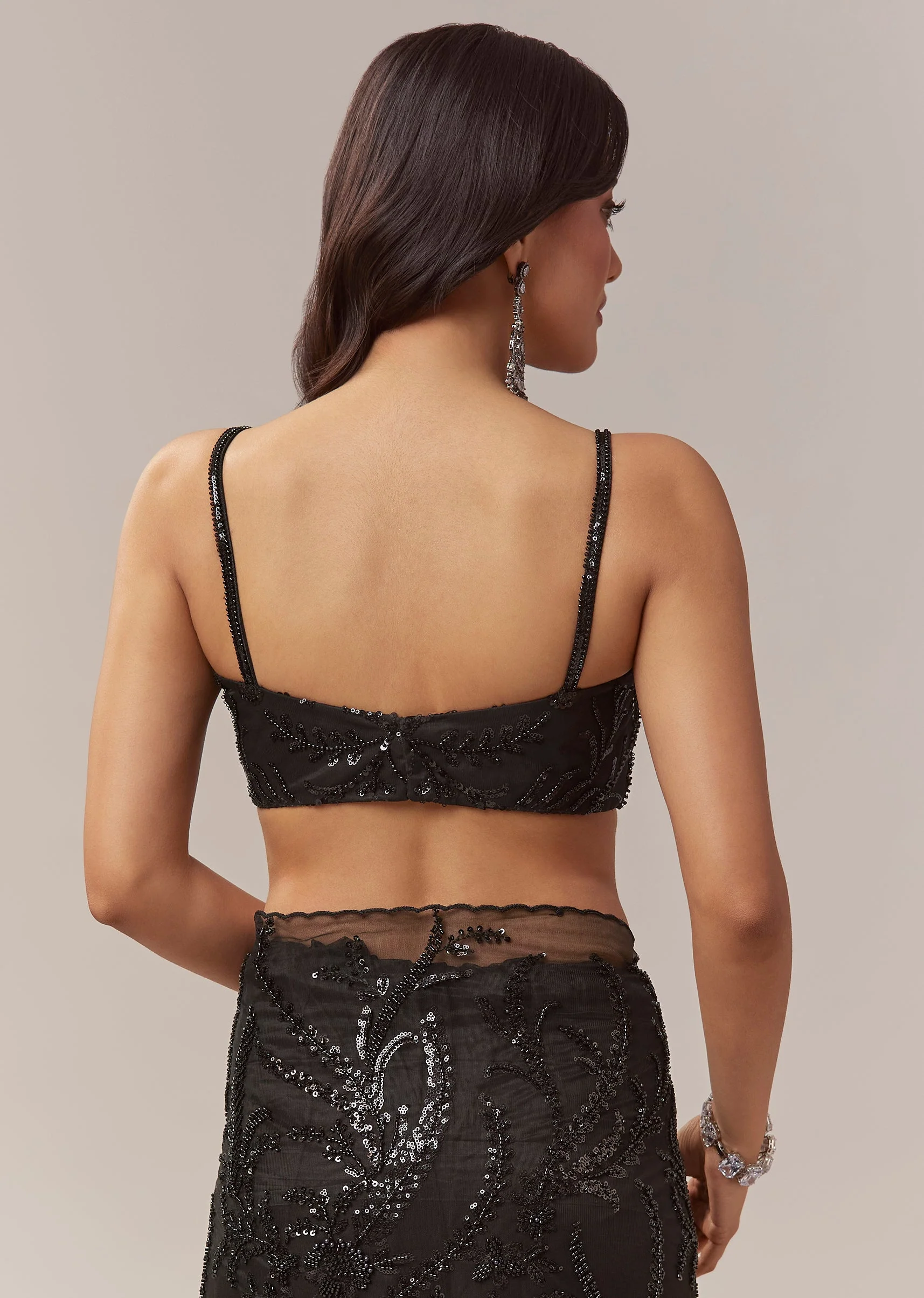 Black Net Saree With Floral Jaal Work And Cutwork Border - Image 8