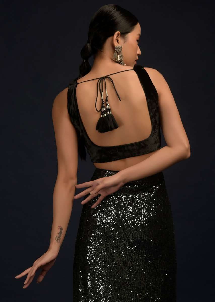 Black Sleeveless Blouse In Velvet With Scooped Neckline And Tassel Dori On The Back - Image 2