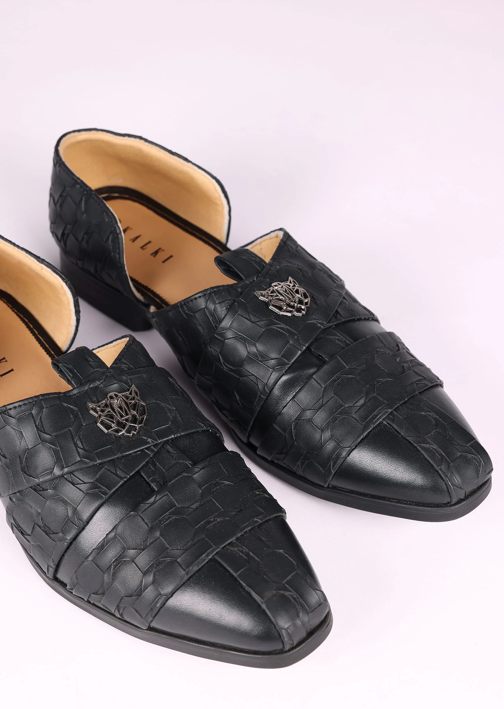 Black Vegan Leather Jutti With Criss Cross Design - Image 2