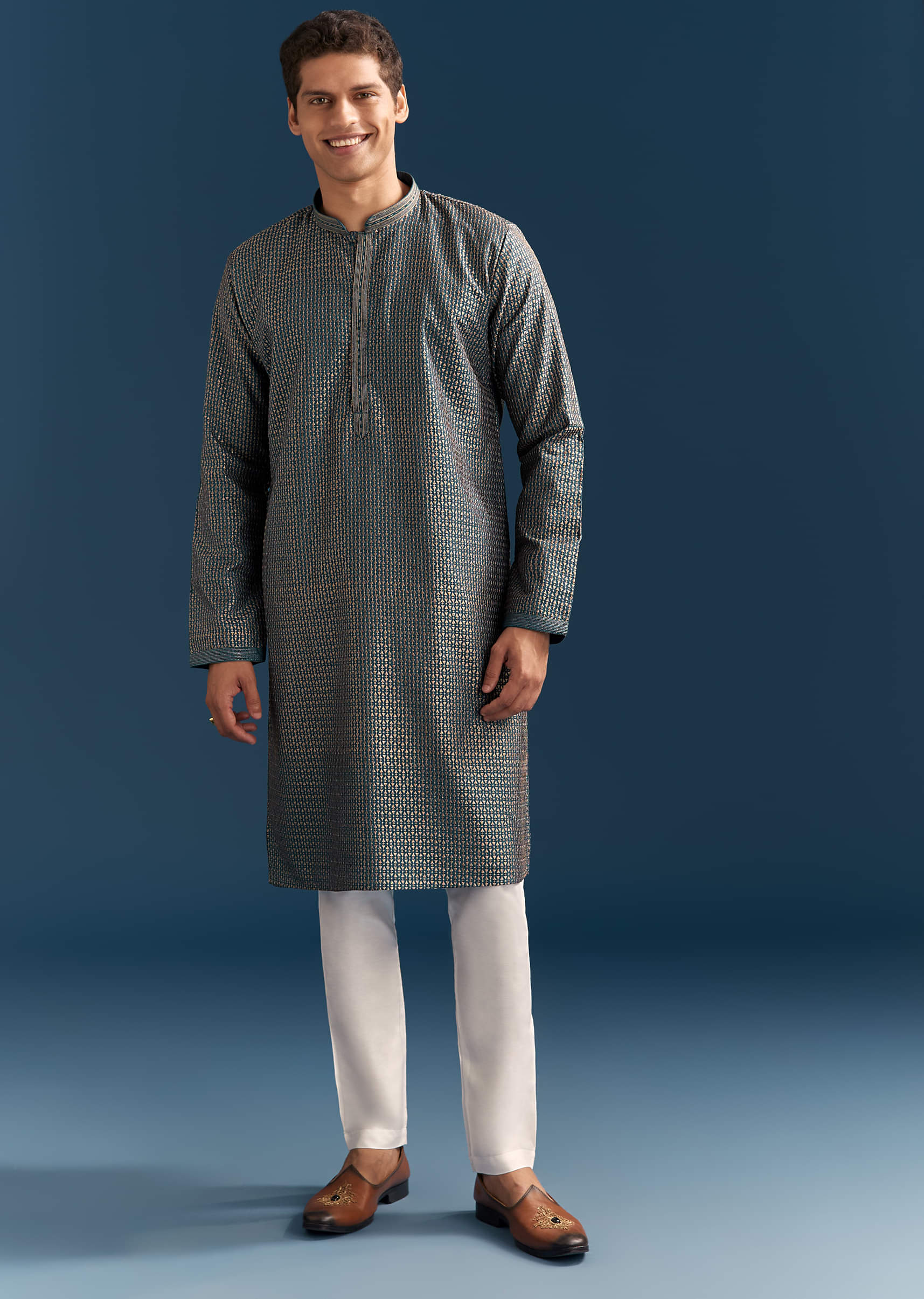 Blue Silk Textured Kurta Set For Men With Embroidery