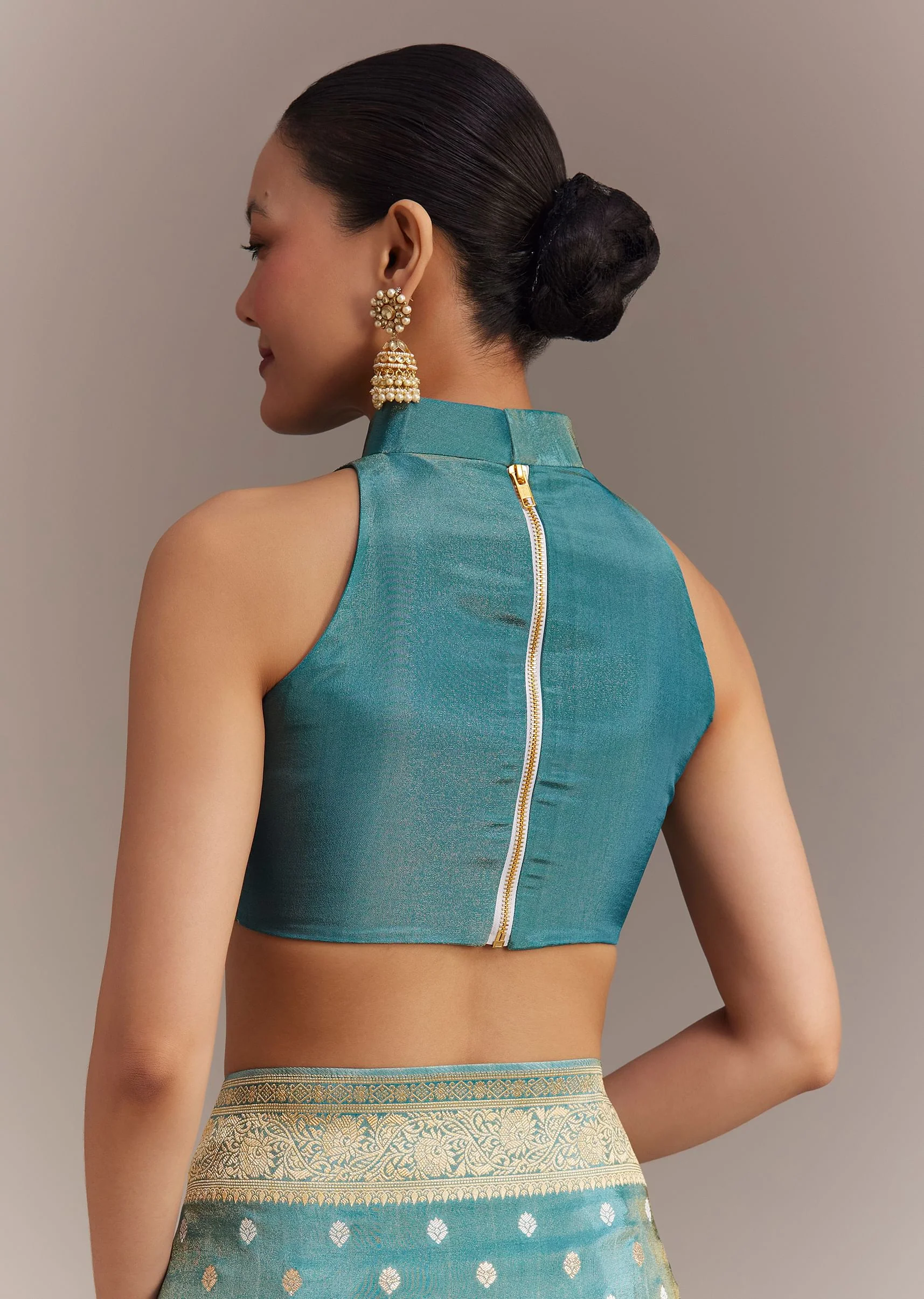 Blue Tissue Silk Saree With Zari Border Butti And Pallu - Image 8