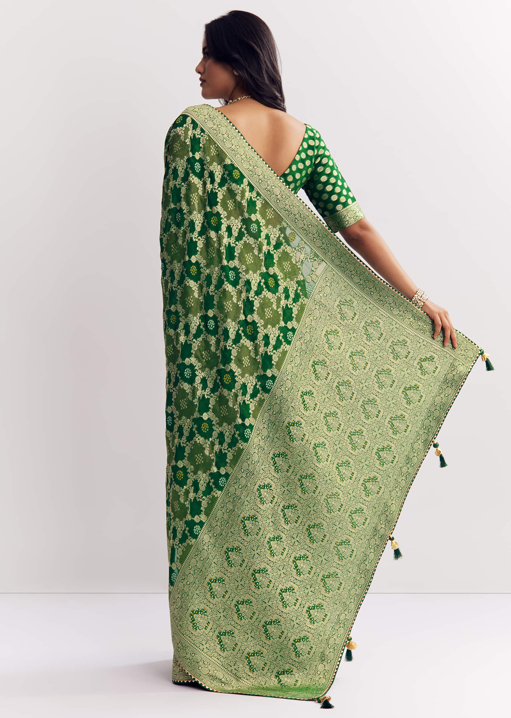 Bottle Green Shaded Dola Silk Saree With Zari Jaal Work - Image 4