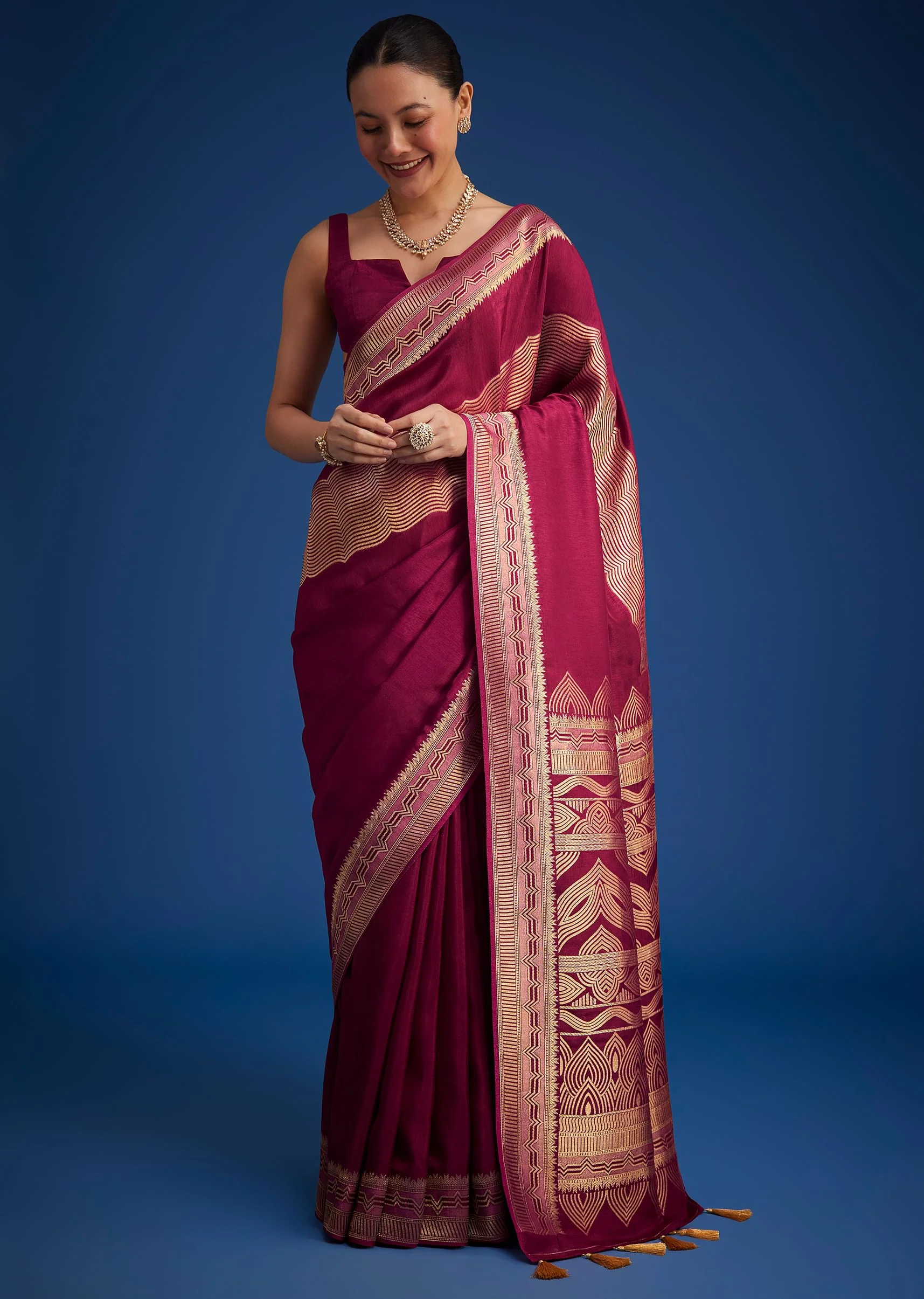 Burgundy Pink Dola Silk Saree With All Over Zari Work - Image 3