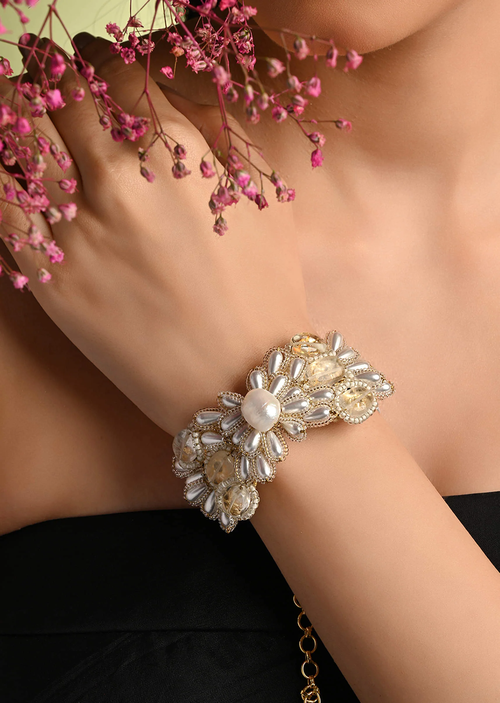 butterfly shape white pearl and oval stone all size bracelet