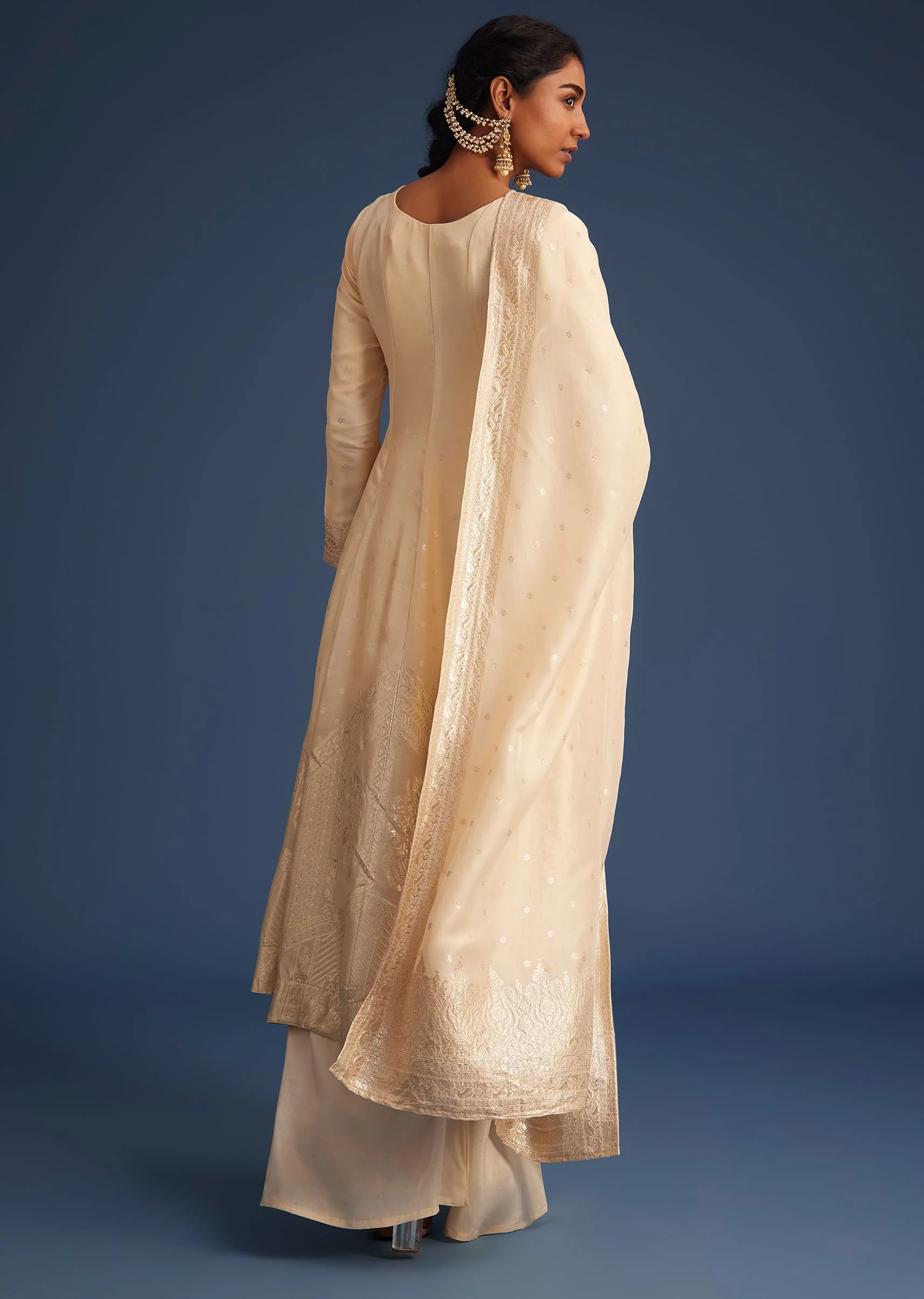 Cream Jacquard Kurta Set With Banarasi Silk Dupatta - Image 5