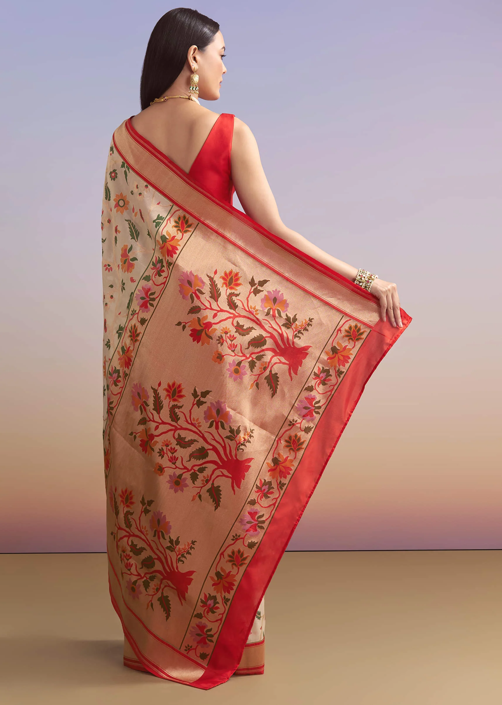 Cream Silk Woven Saree With Multicolour Thread Embroidery - Image 5