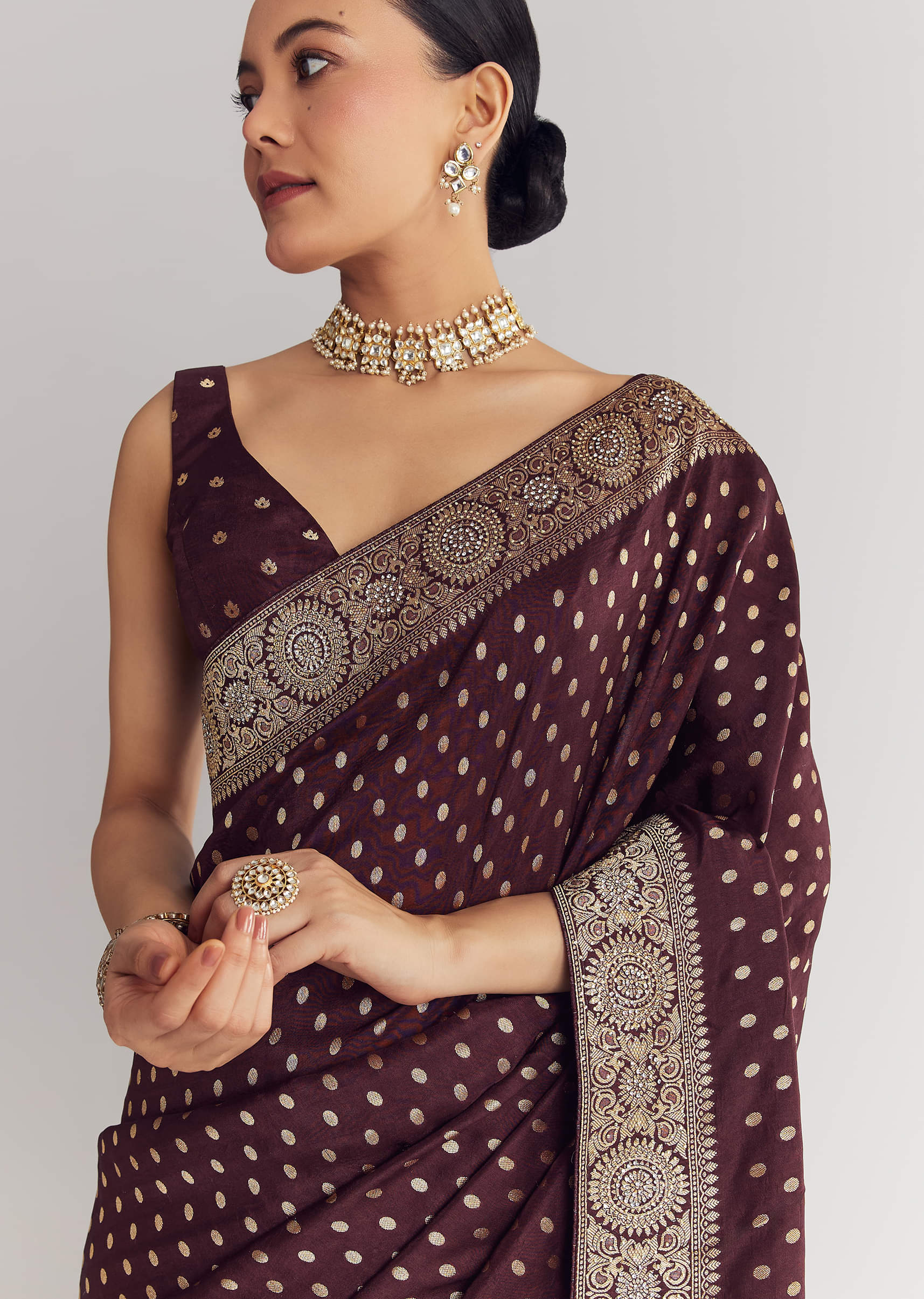 Dark Brown Dola Silk Saree With Floral And Butti Work - Image 4
