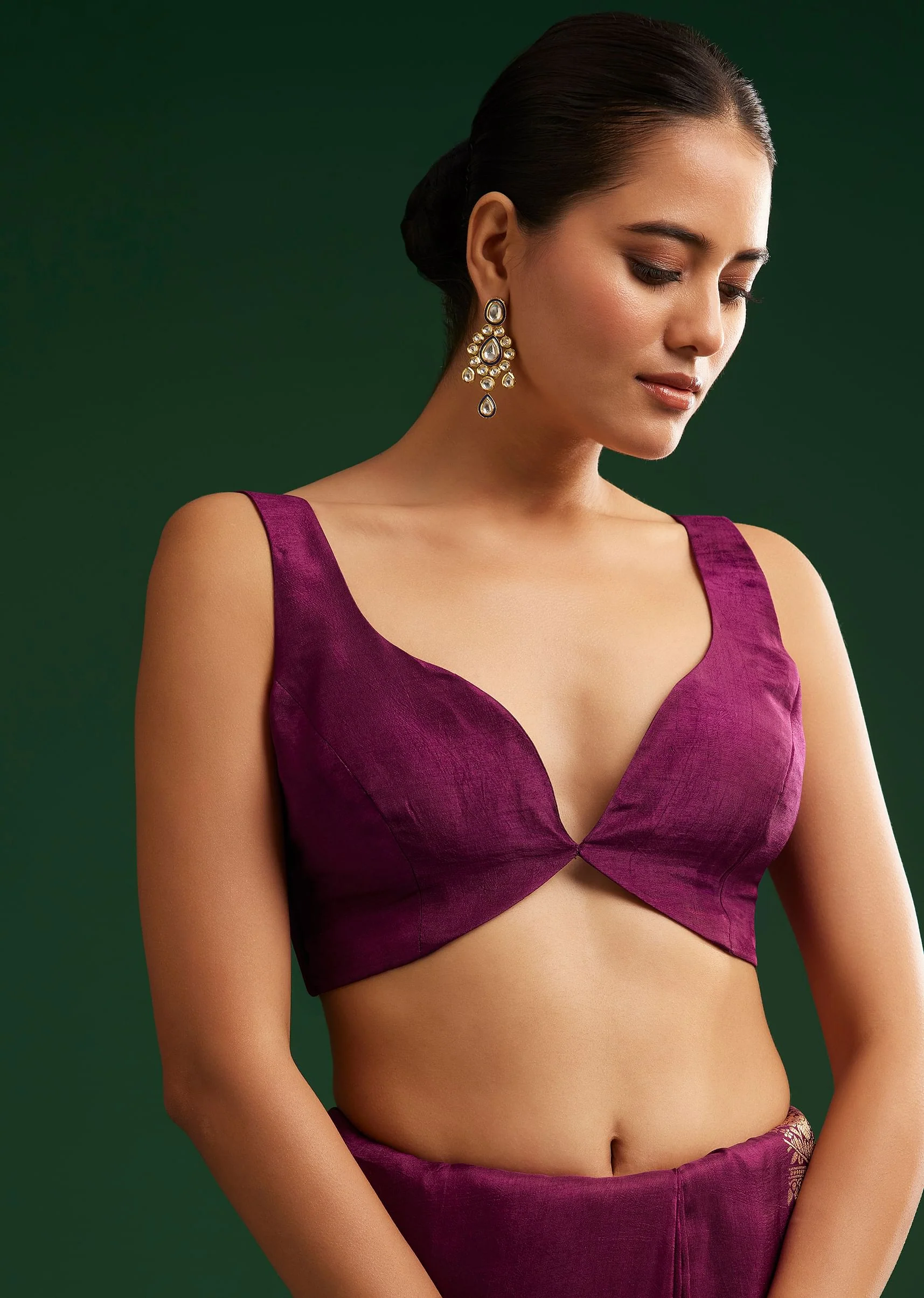 Dark Wine Dola Silk Saree With Zari Border And Pallu - Image 7