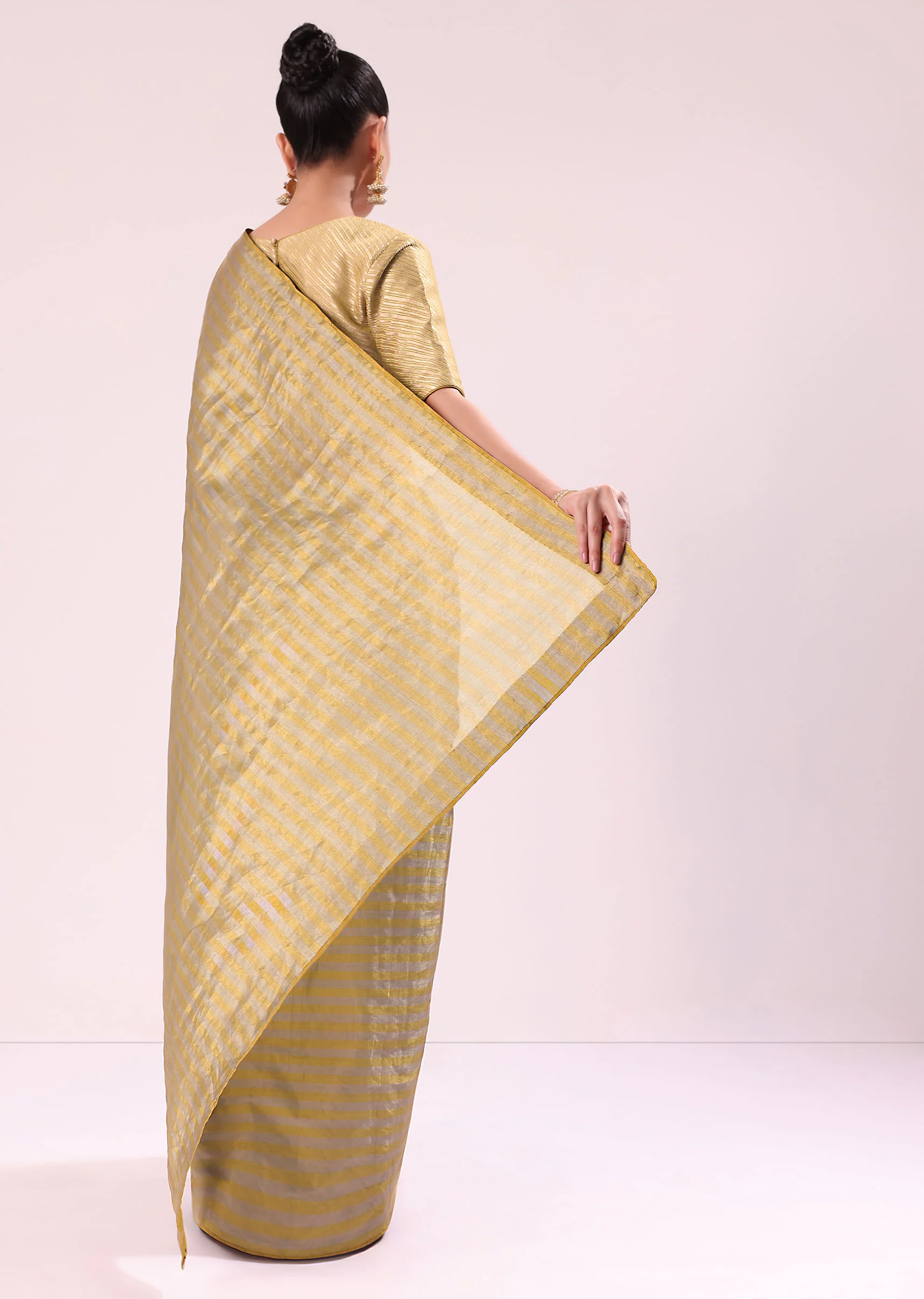 Gold Chanderi Tissue Saree With Pipe Finish Stitched Blouse - Image 4