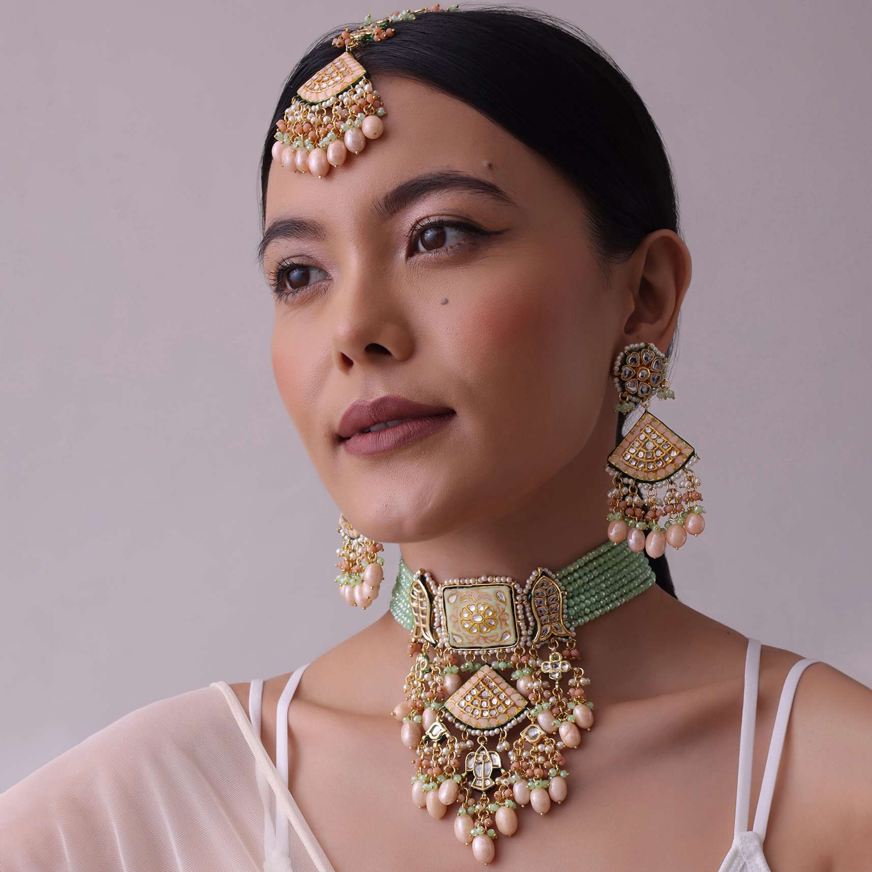 Gold-Finish Bridal Kundan Chokar Necklace Set With Beads And Multicolor Meenakari In Mix Metal - Image 2
