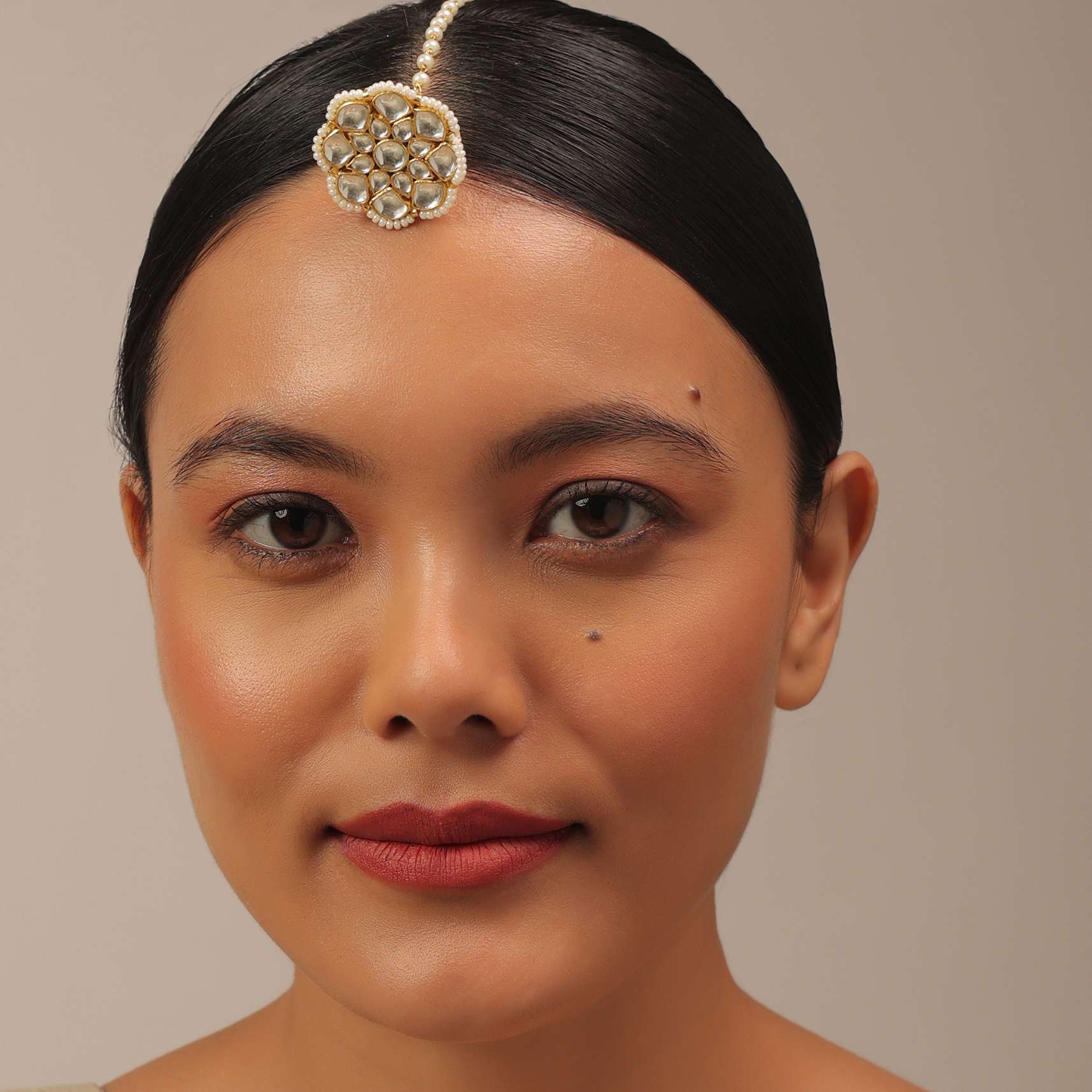Gold Finish Kundan Floral Maangtika With Beads - Image 2