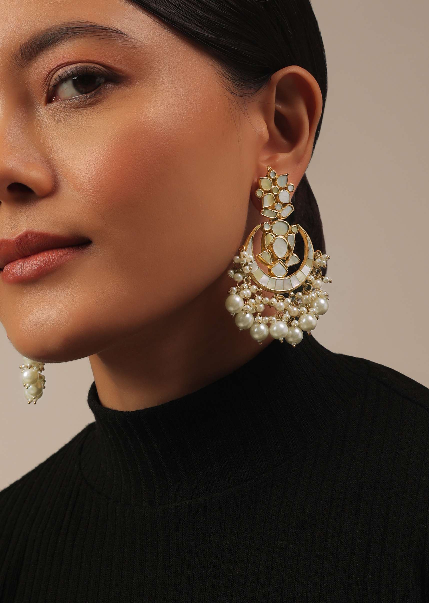 Gold Finish Kundan Polki White Choker Set With Pearls - Image 4