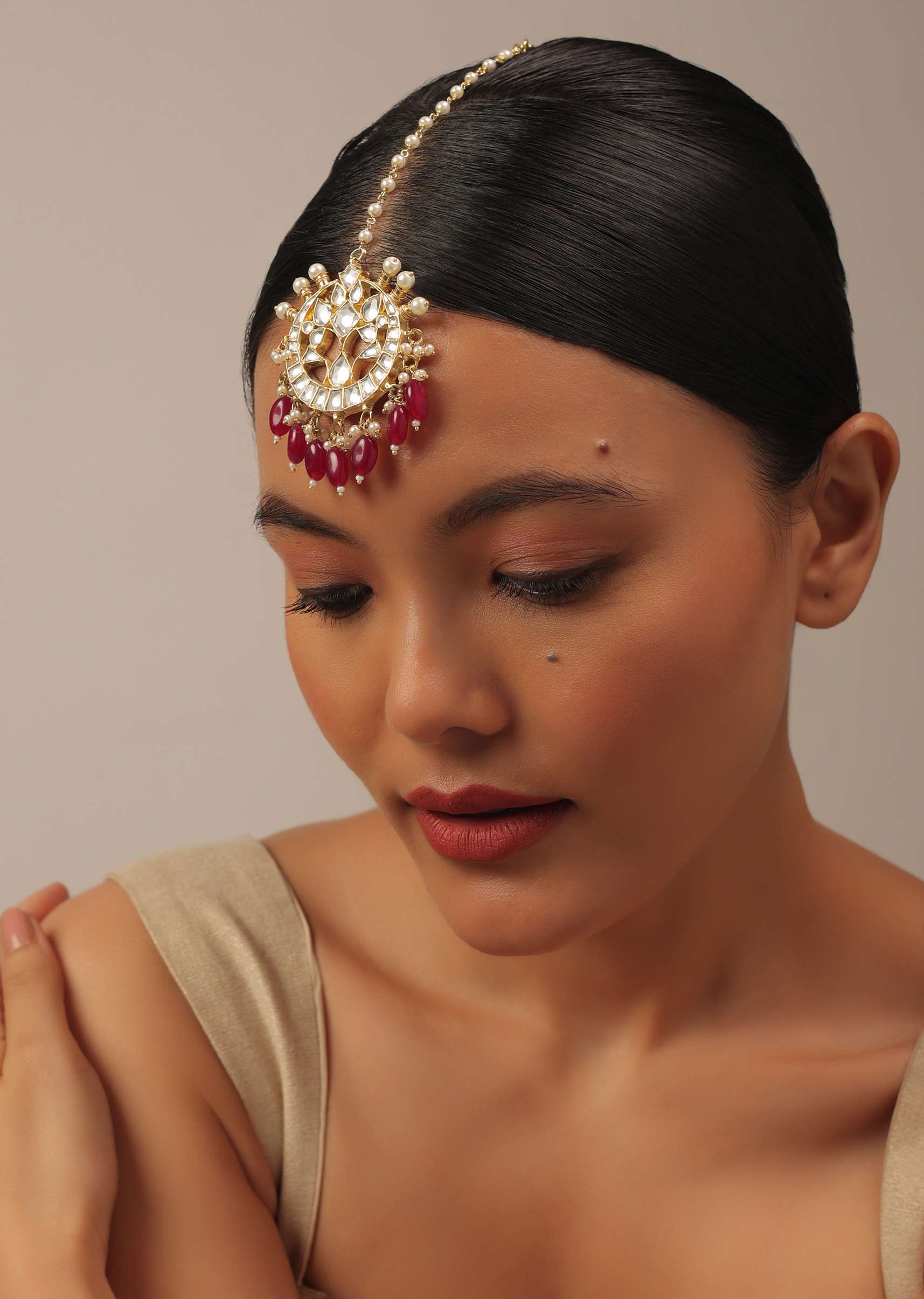 Gold Finish Kundan Red Floral Maangtika With Synthetic Ruby Stones - Image 2