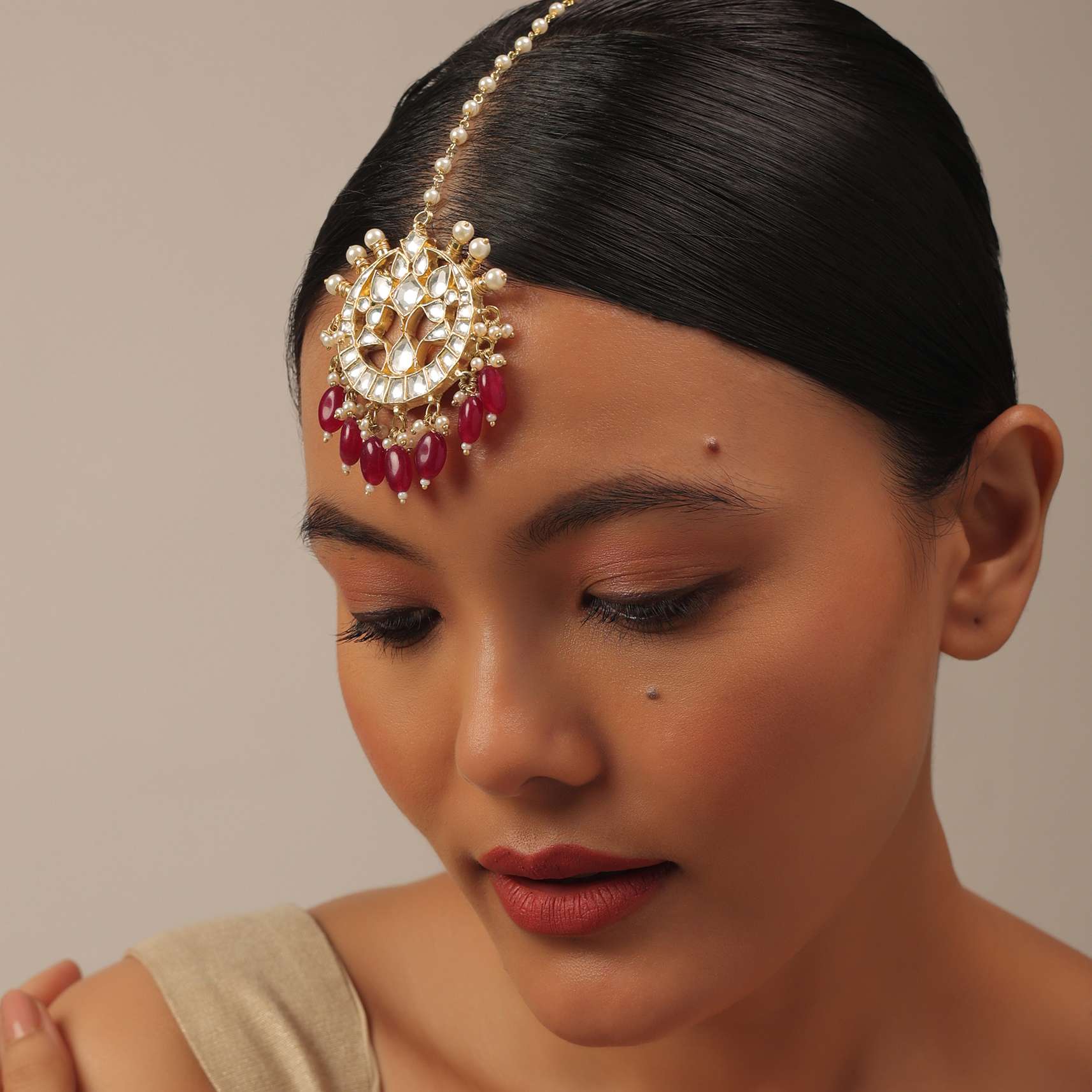 Gold Finish Kundan Red Floral Maangtika With Synthetic Ruby Stones - Image 3