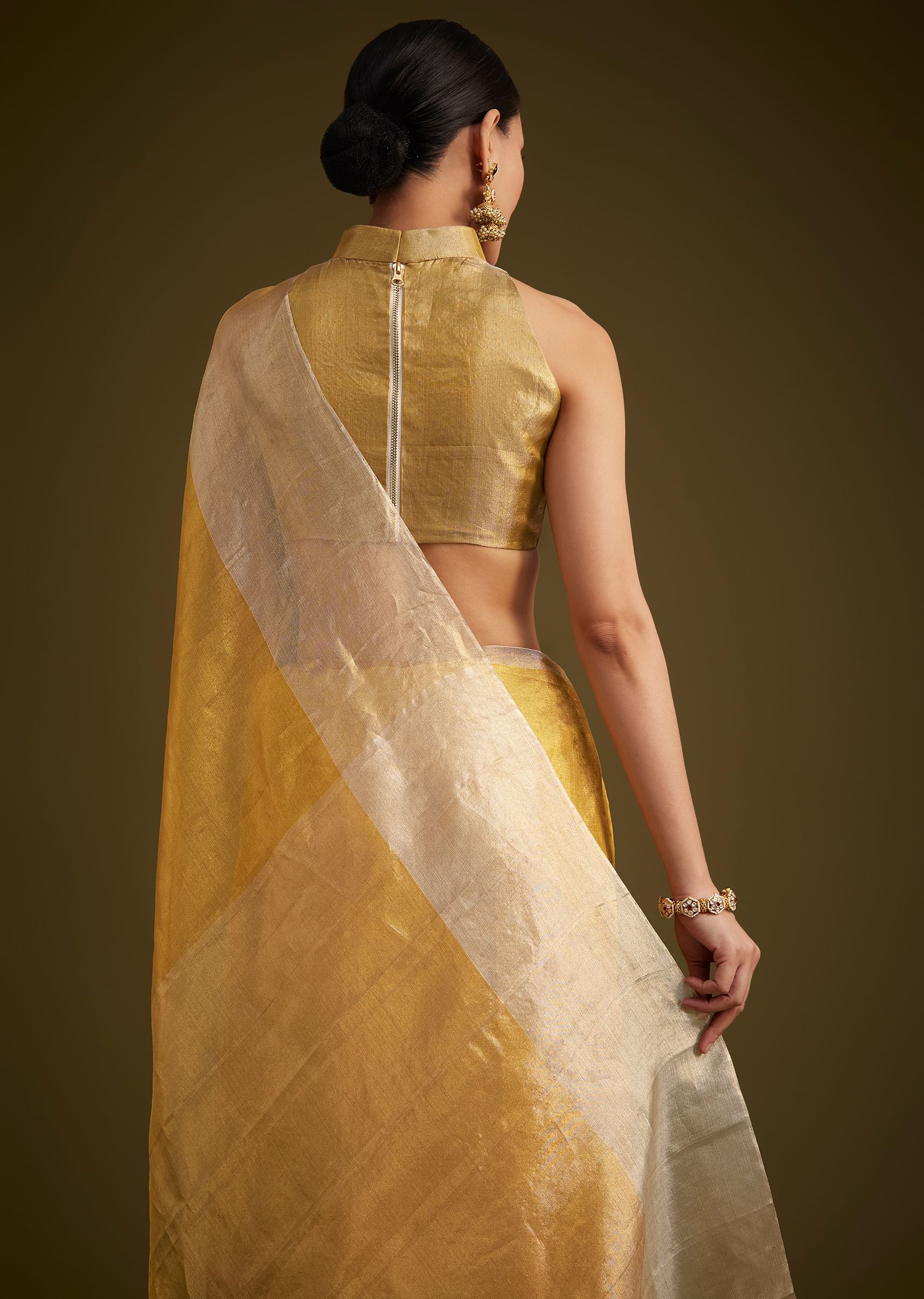 Gold Kanjivaram Silk Saree With Contrast Border And Pallu - Image 5