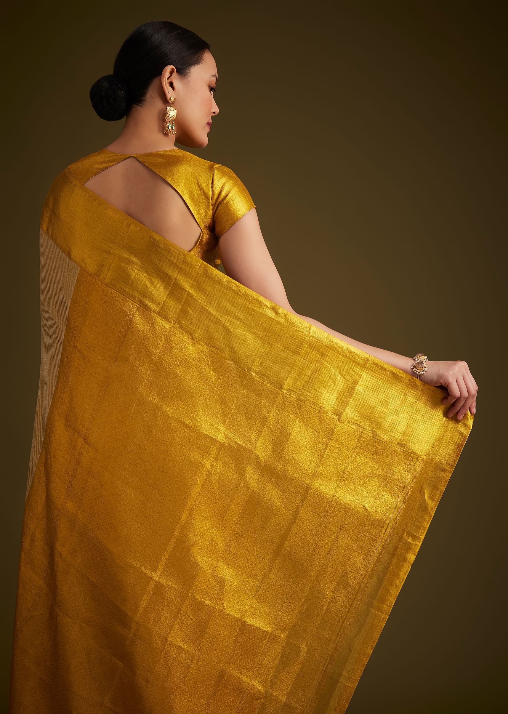 Gold Kanjivaram Silk Saree With Golden Zari Detailing - Image 5