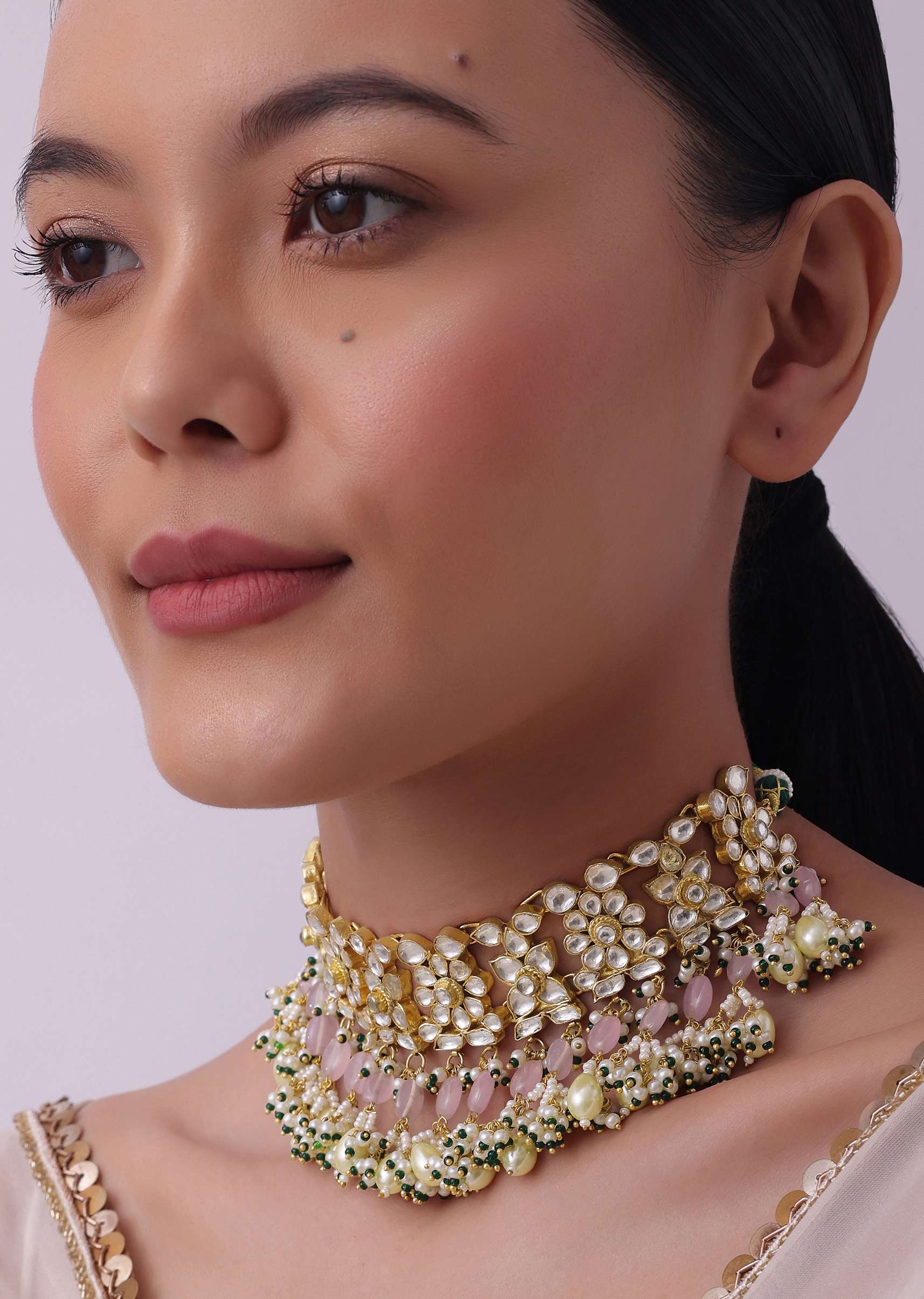Green And White Kundan Choker Set In Mix Metal - Image 2