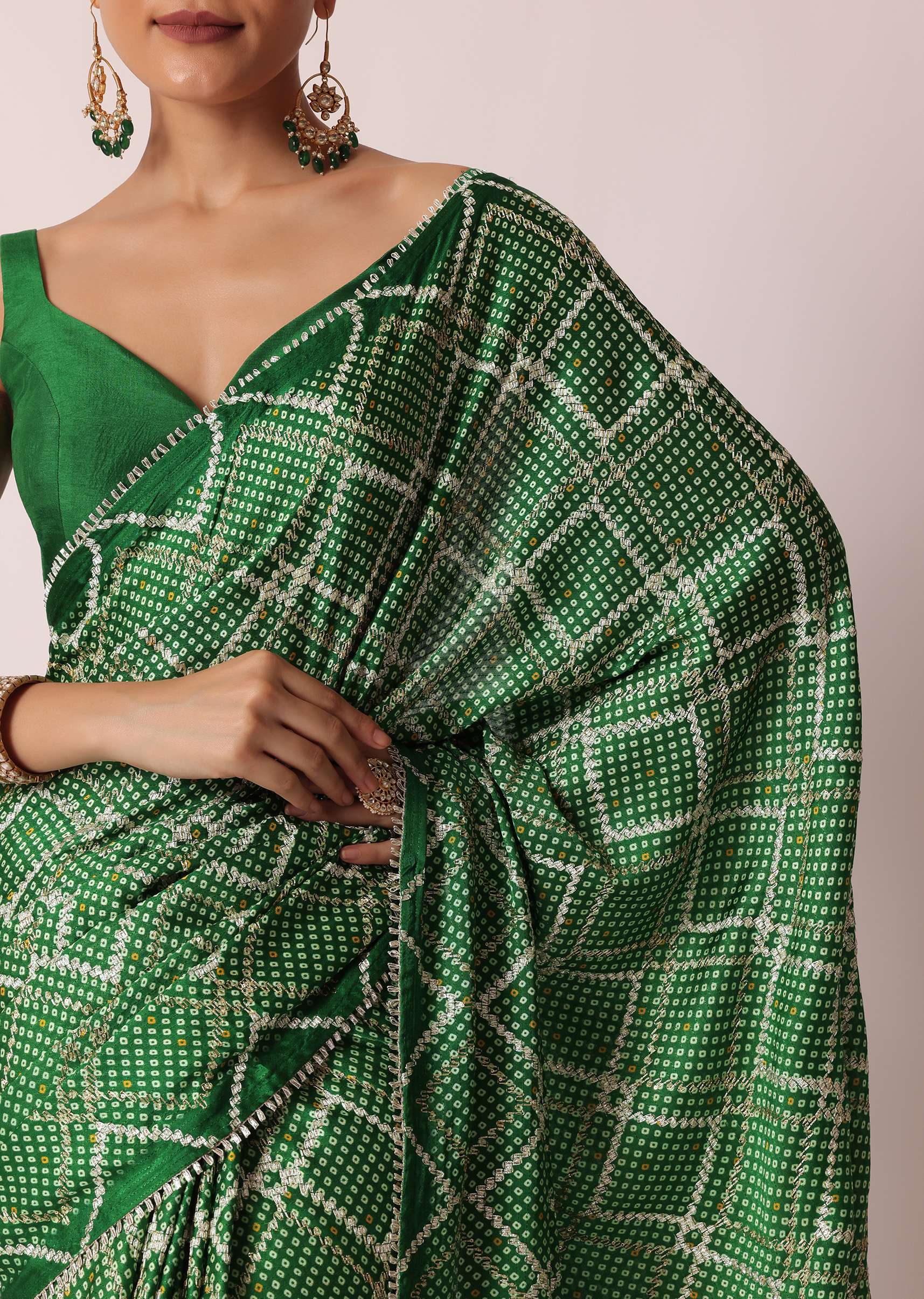 Green Bandhani Silk Saree With Gota Work And Unstitched Blouse Piece - Image 5