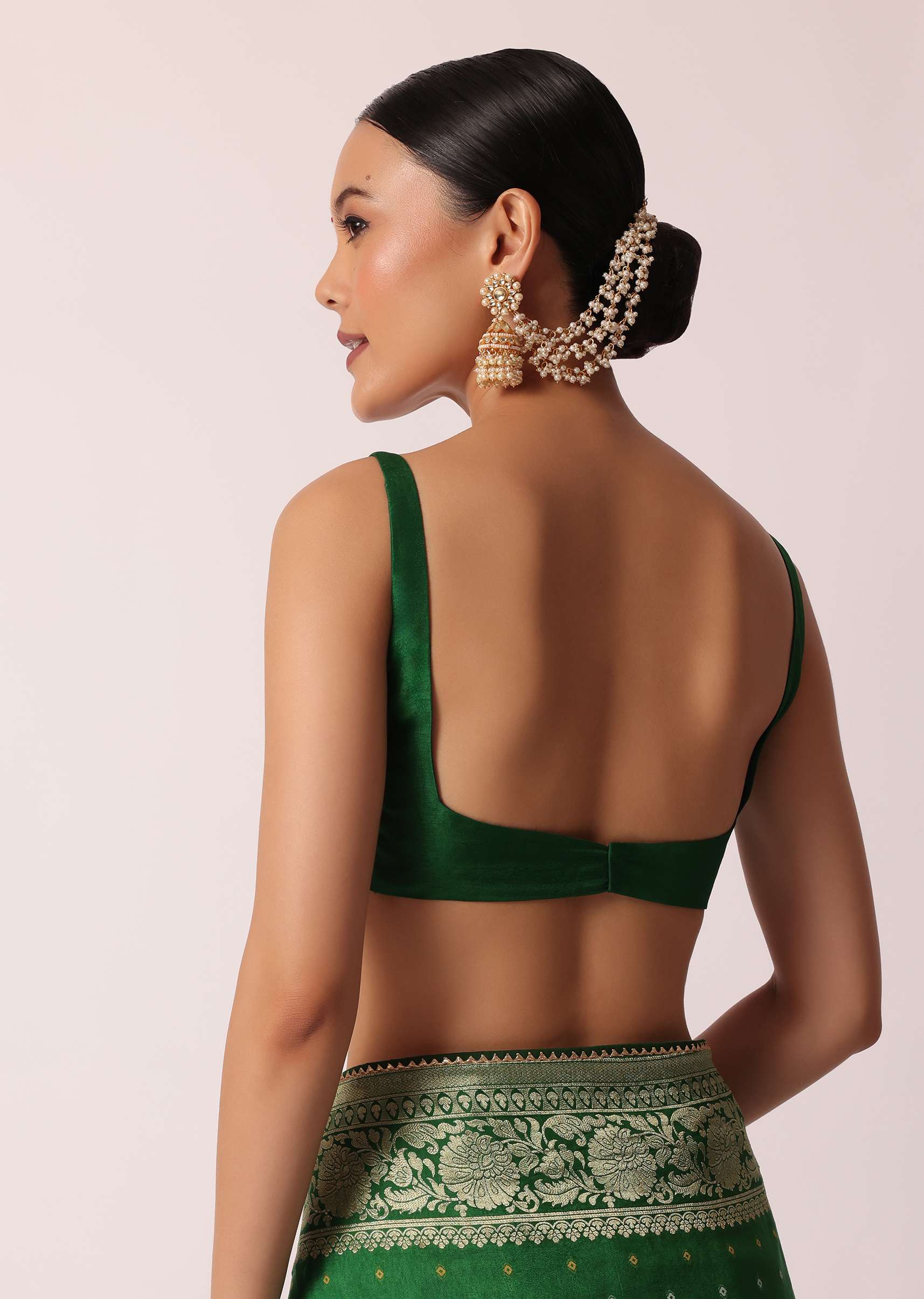 Green Bandhani Silk Saree With Woven Motif And Unstitched Blouse Piece - Image 8