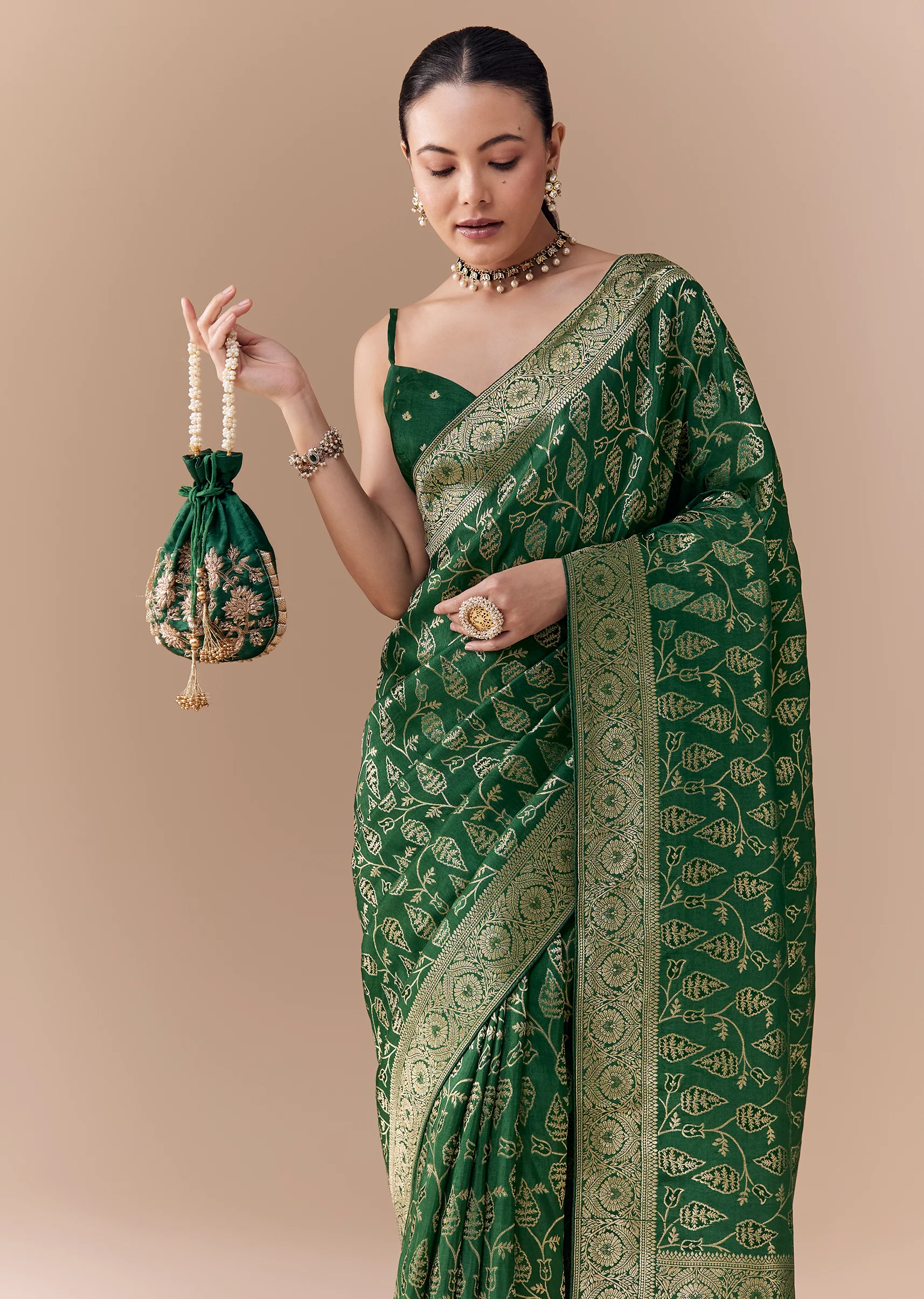 Green Dola Silk Woven Saree with Blouse Fabric - Image 5