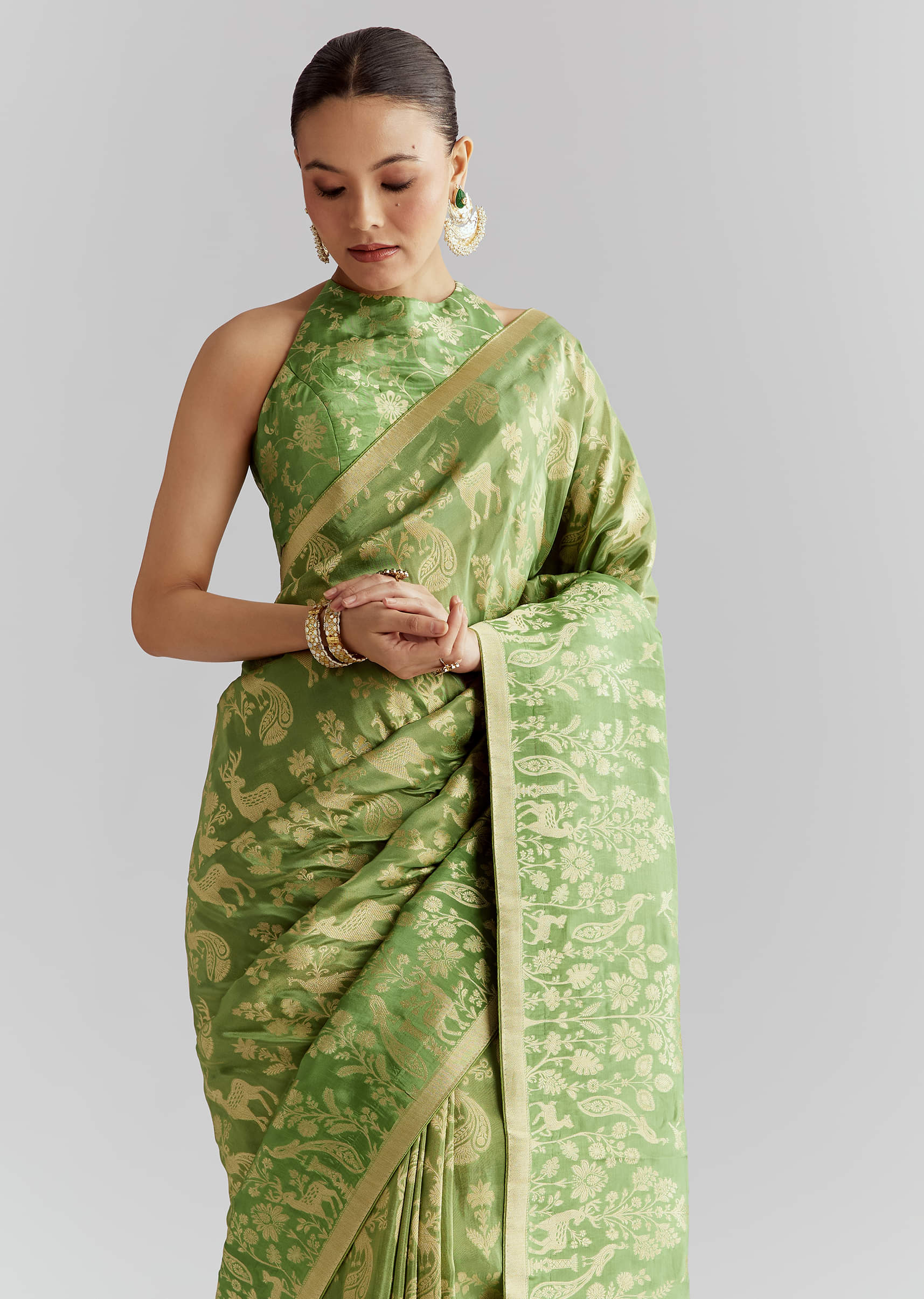 Green Dola Silk Woven Saree With Zari Motif Embroidery - Image 5
