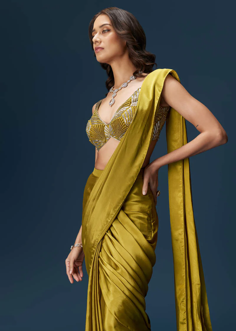 Green Drape Saree With V Neck Blouse And Belt - Image 3