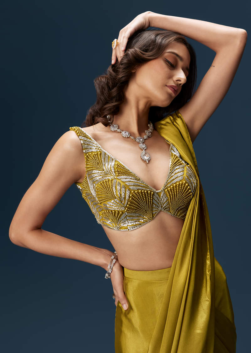Green Drape Saree With V Neck Blouse And Belt - Image 4