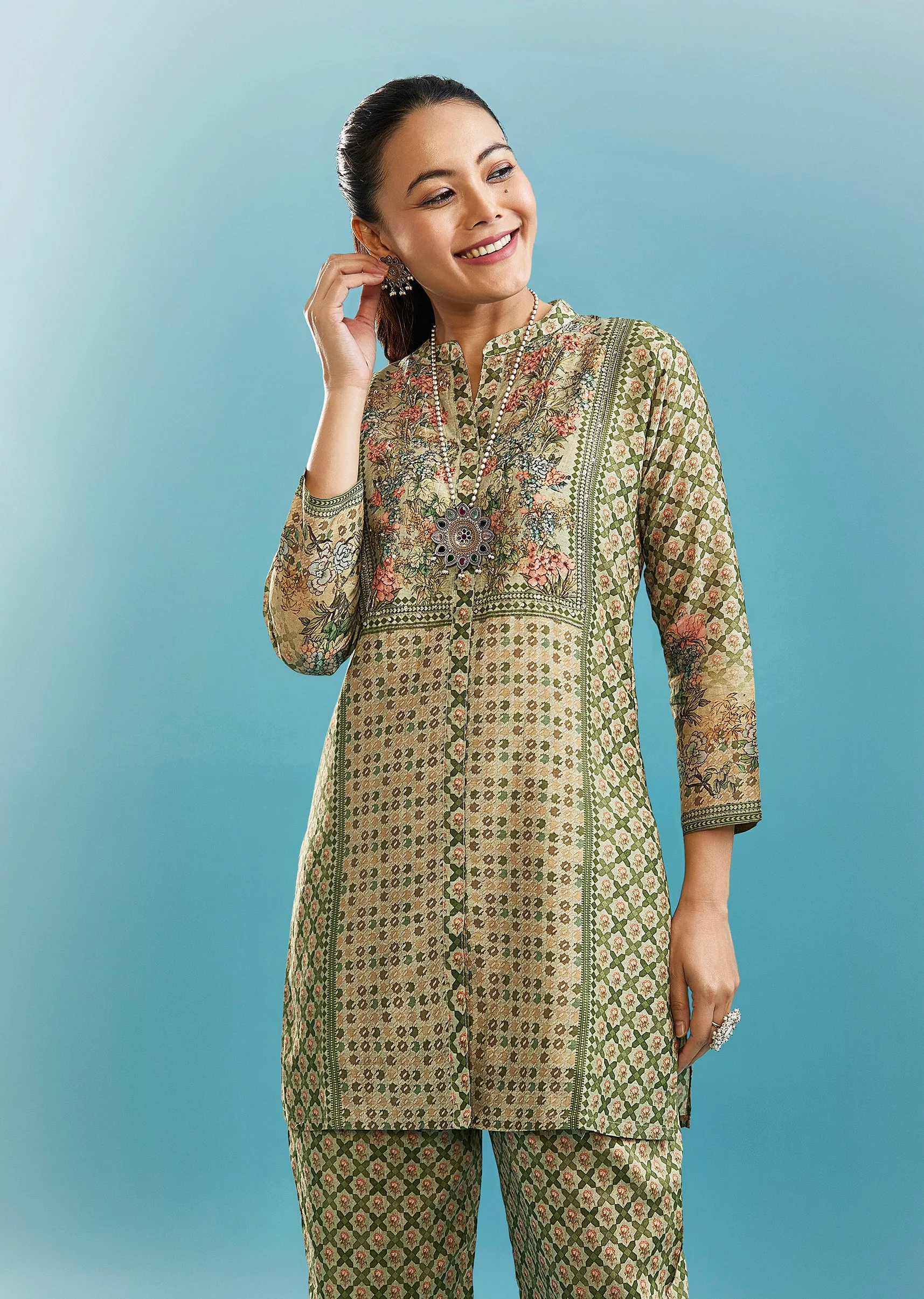 Green Floral Co-ord Set With Cut Dana And Sequins Work - Image 4