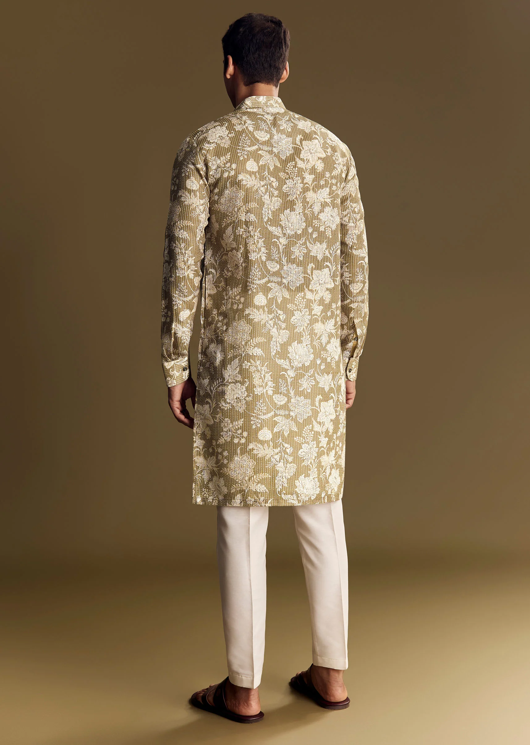 Green Linen Kurta Set With Kantha Embroidery - Image 5