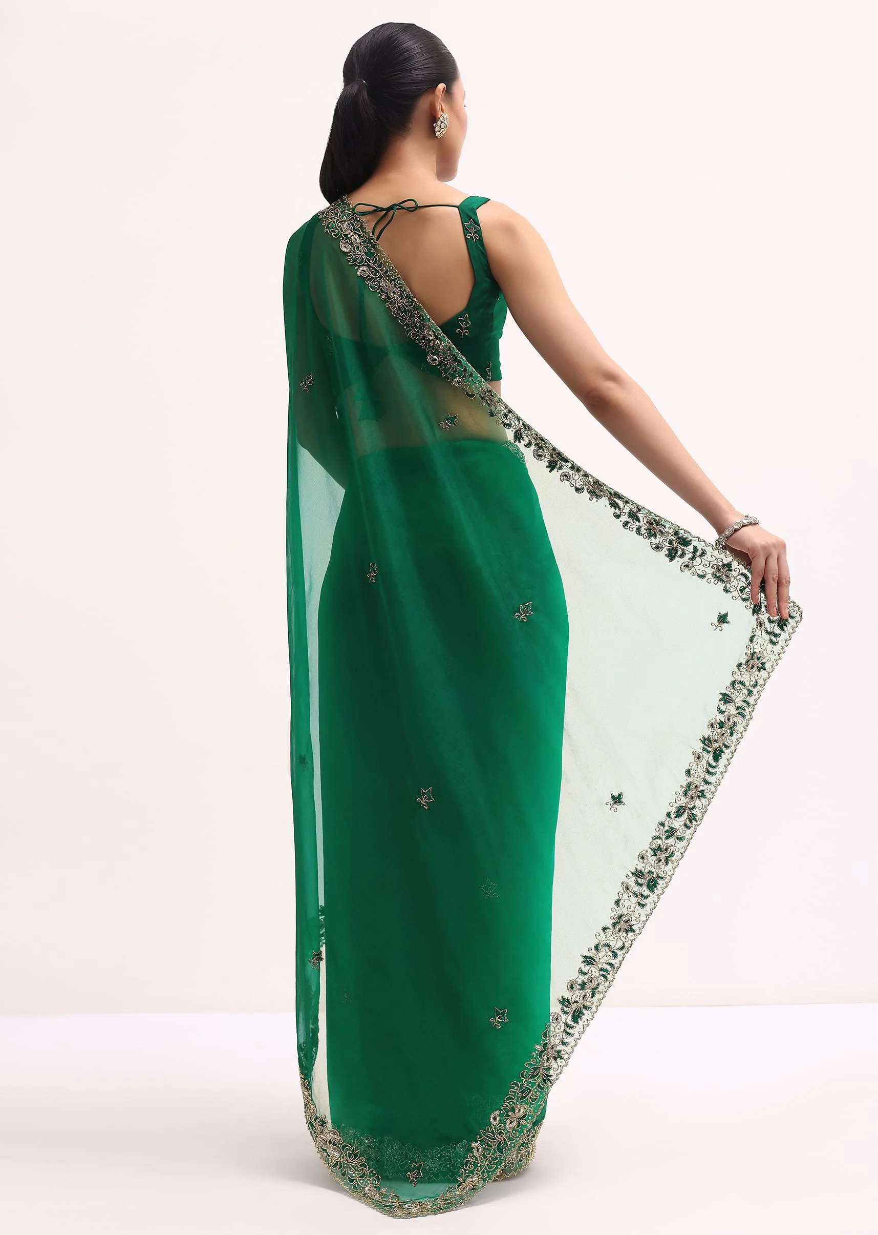 Green Scallop Border Organza Saree With Unstitched Blouse - Image 4