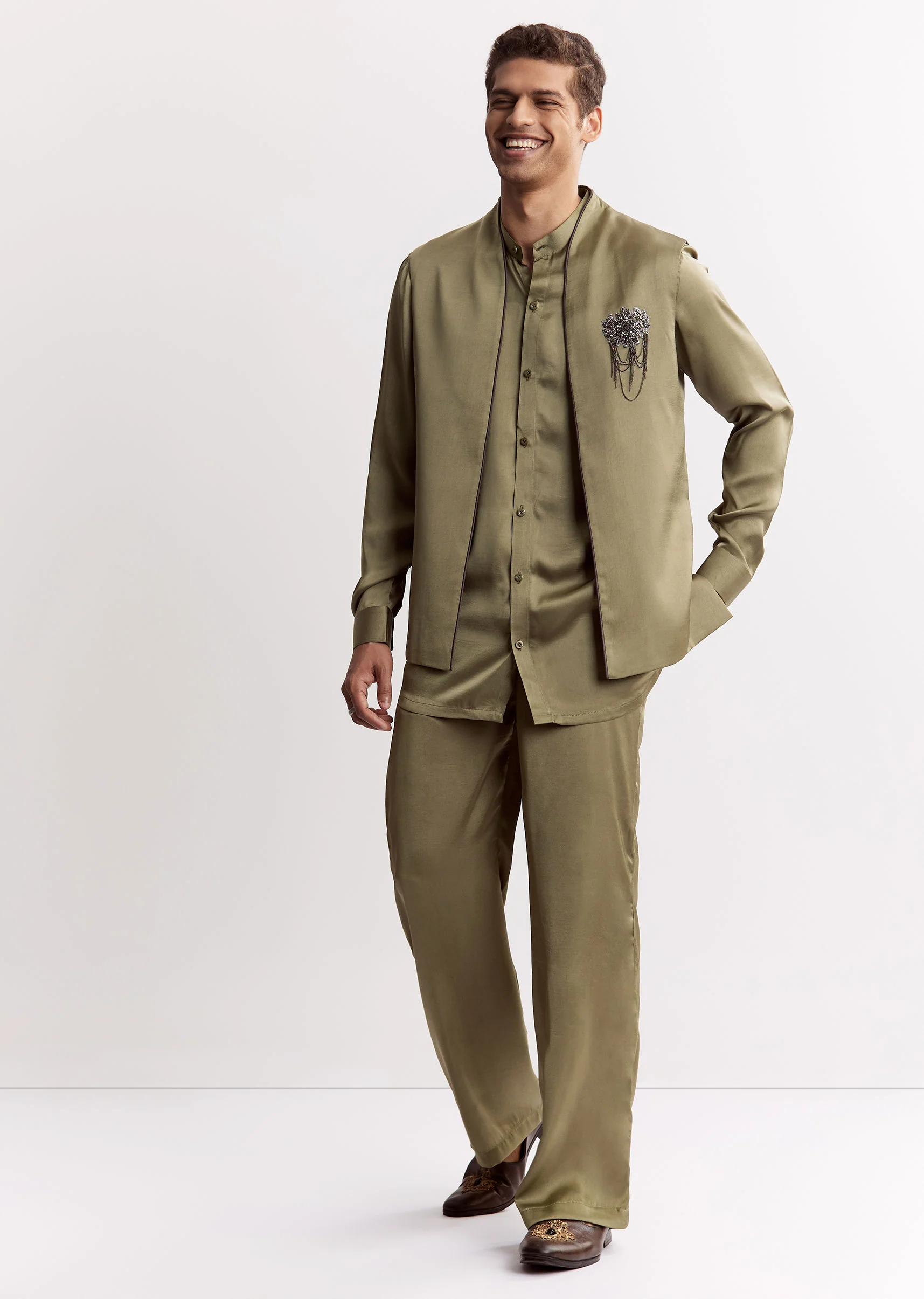 Green Silk Kurta Set With Gotta Embroidered Jacket - Image 4