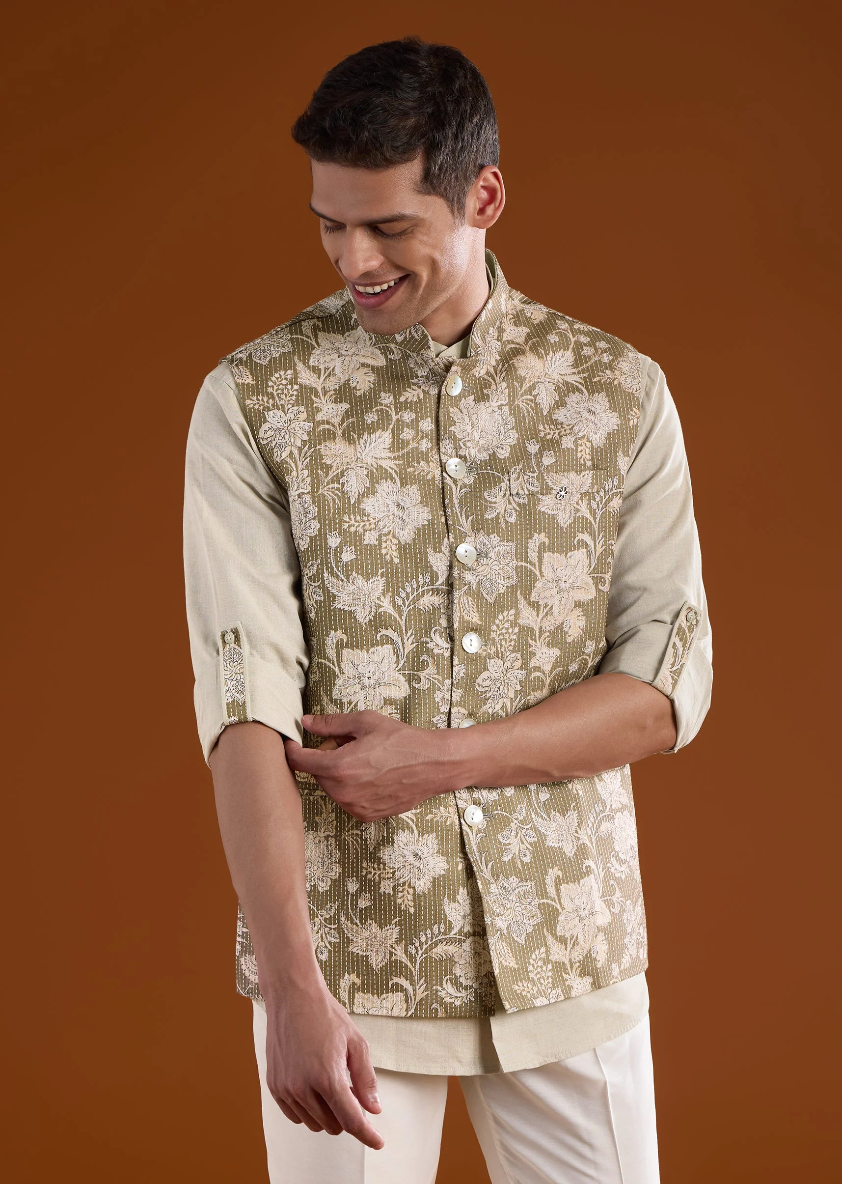 Green Silk Mens Kurta Jacket Set With Floral Pattern - Image 4