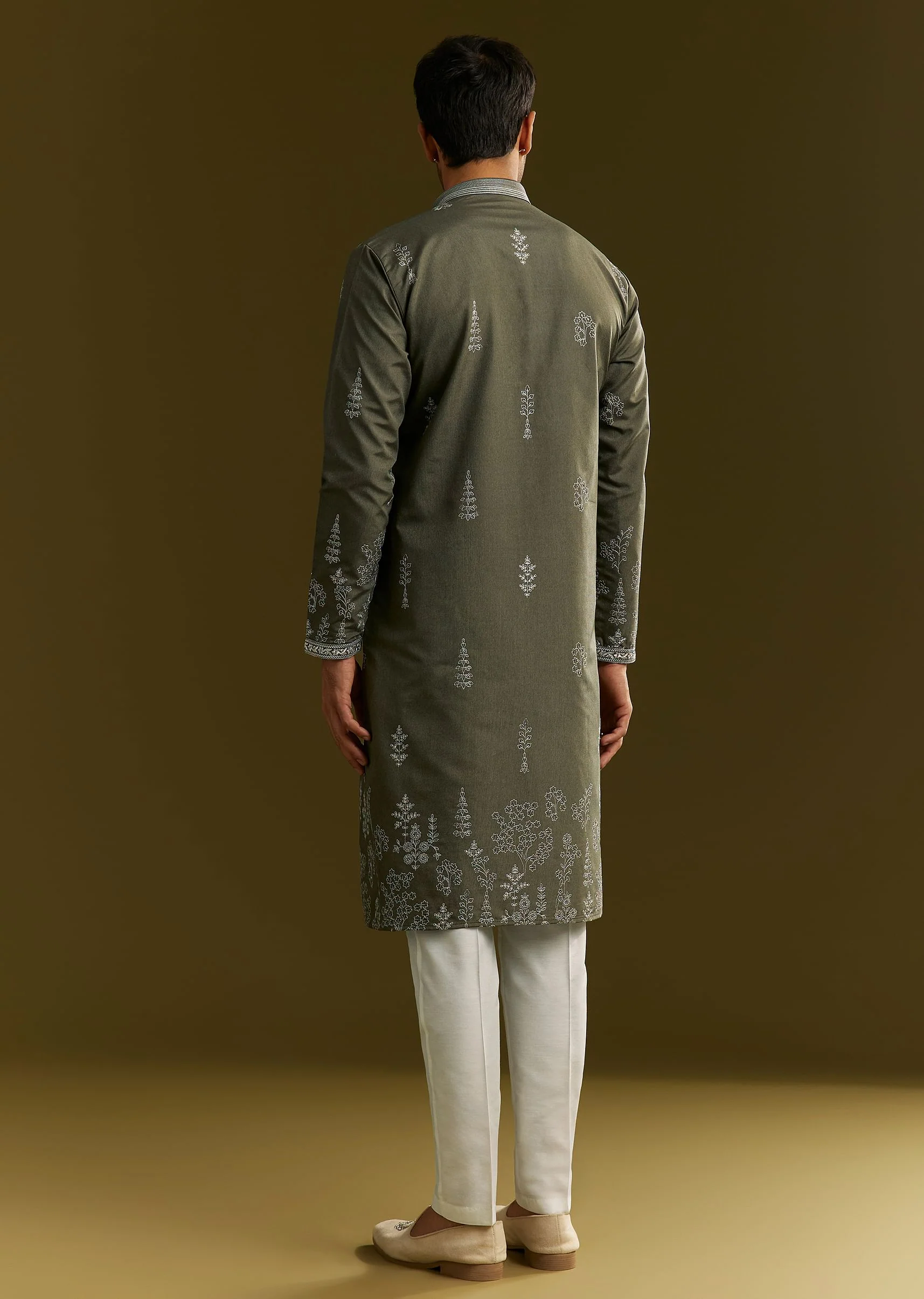 Green Silk Printed Kurta Set With Floral Vine Motif - Image 5