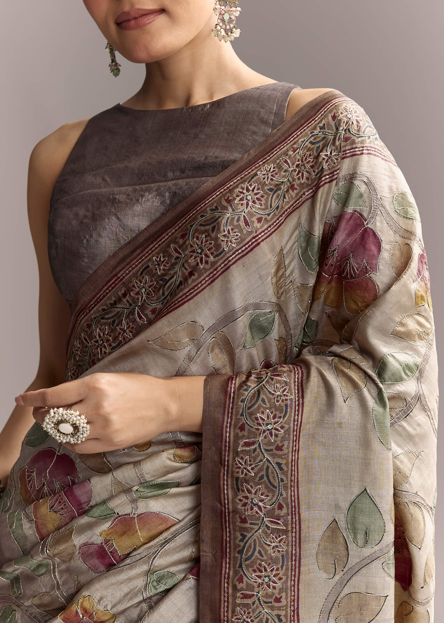 Grey Cotton Hand Painted Saree With Contrast Border - Image 2