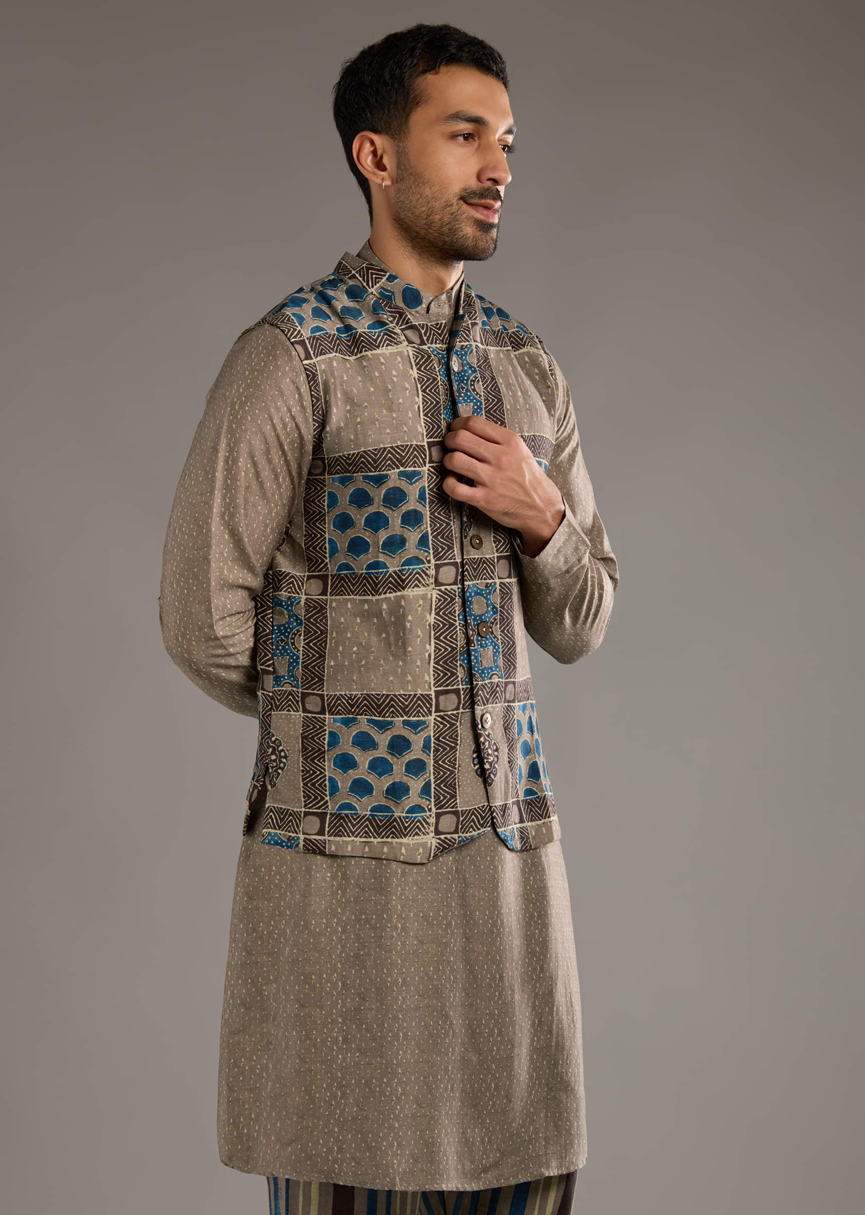 Grey Linen Kurta Jacket Set For Men With Hand Block Ajrakh Print - Image 4