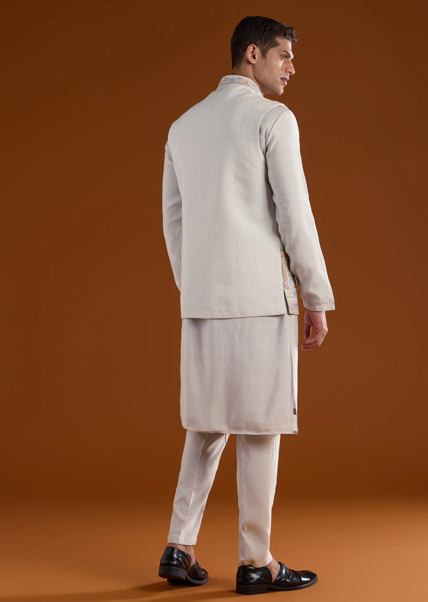 Grey Silk Mens Kurta Jacket Set With Thread And Motif Work - Image 5