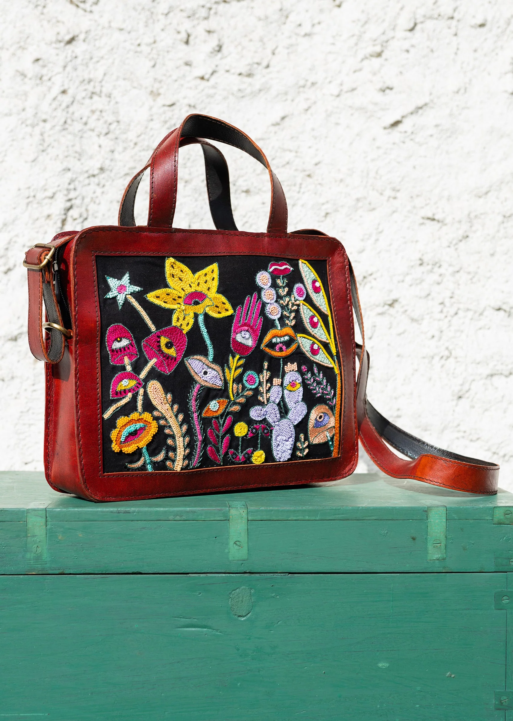 Handcraft hand embroidered leather bags - Image 4