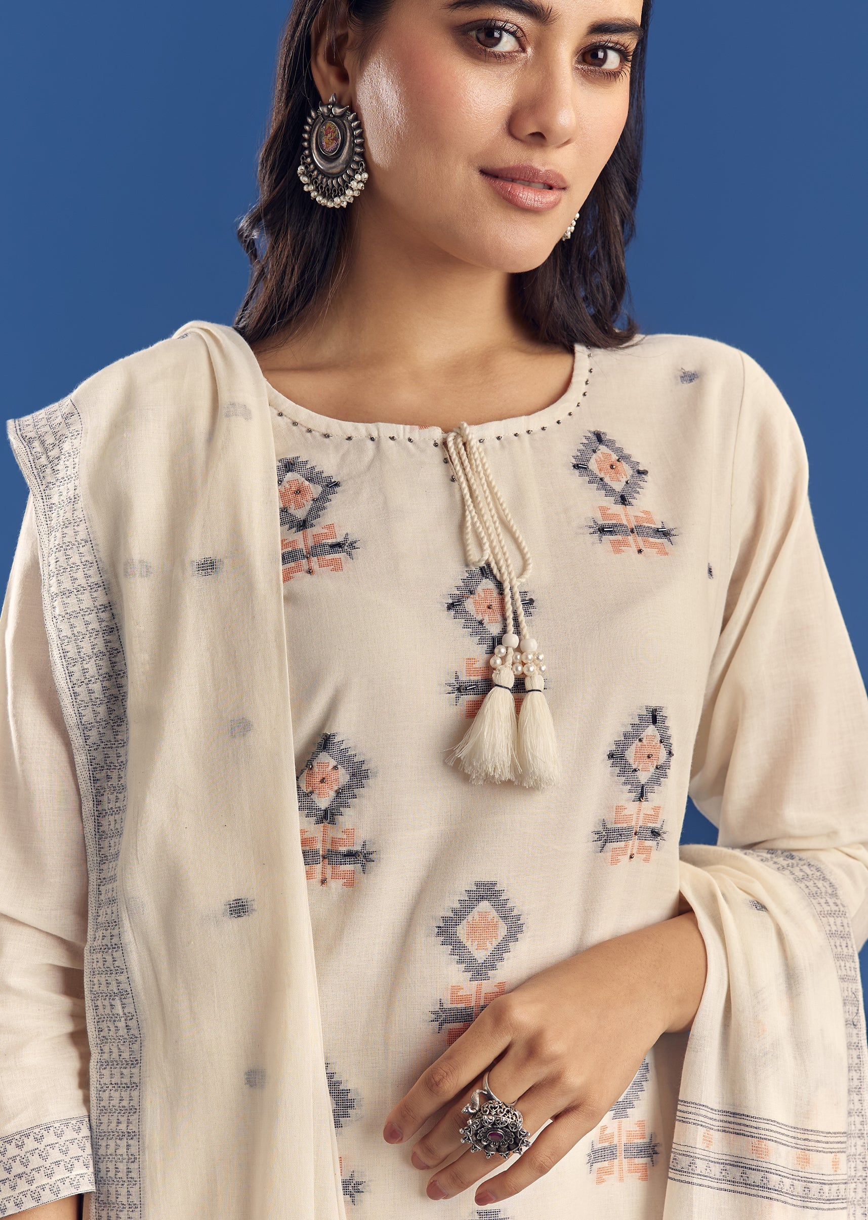 Ivory Mul Cotton Kurta Set With Thread Weaving And Dupatta - Image 4
