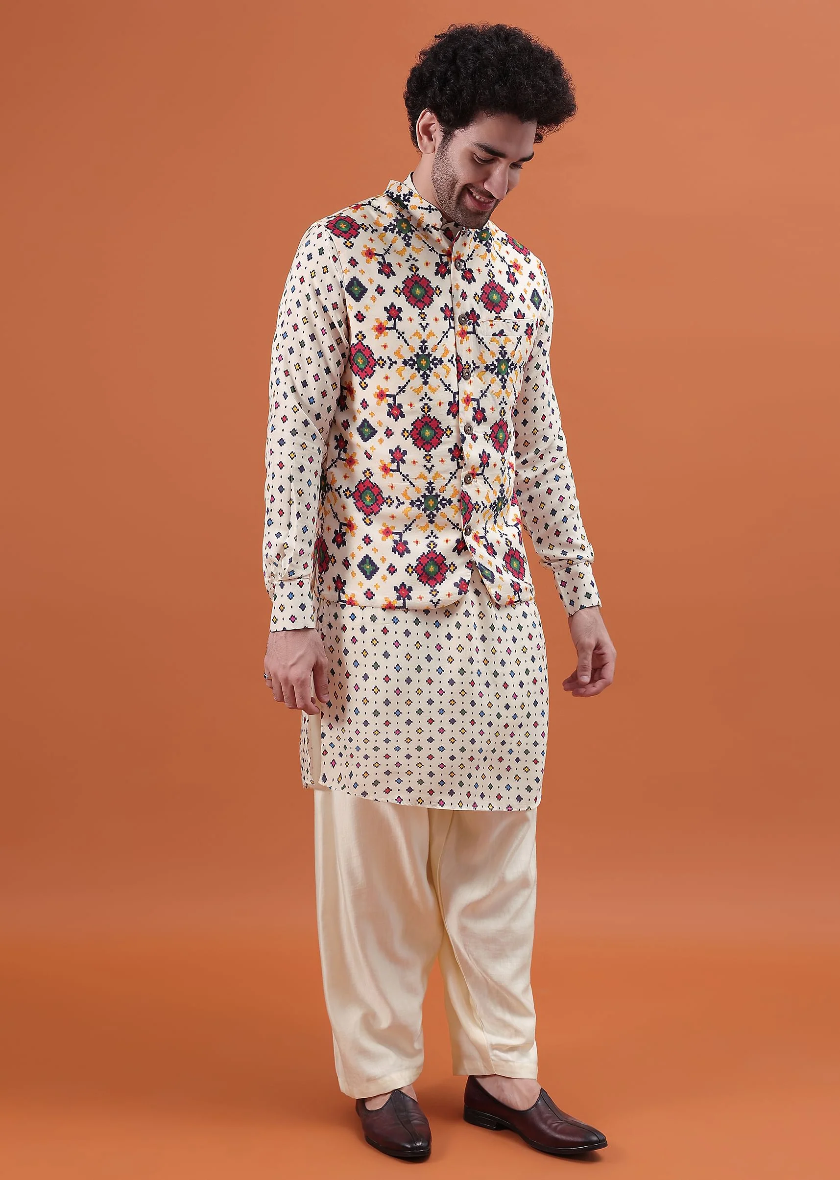 Ivory Patola Printed Kurta Jacket Set For Men - Image 2