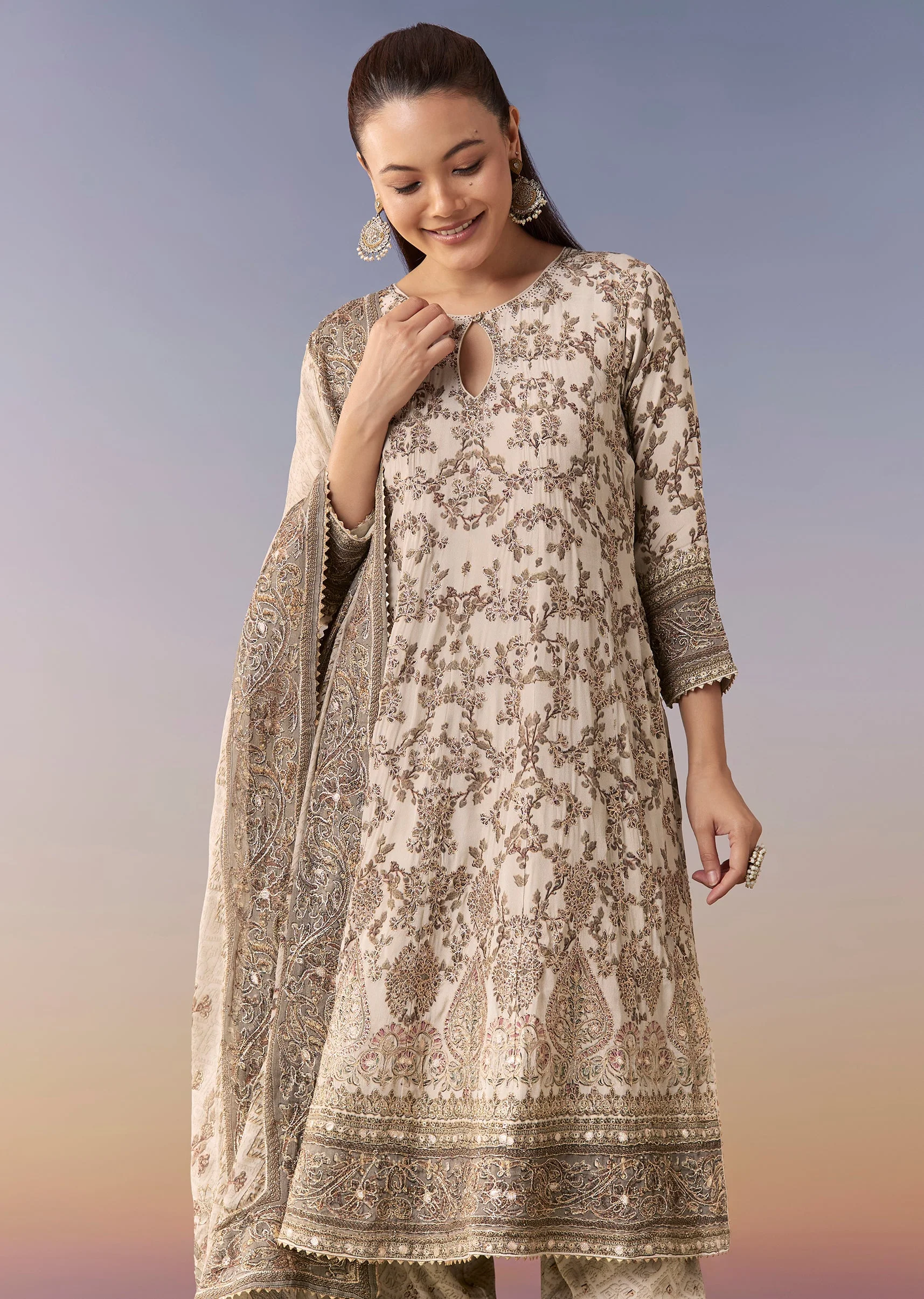 Ivory Printed Kurta Set With Pant And Dupatta - Image 4