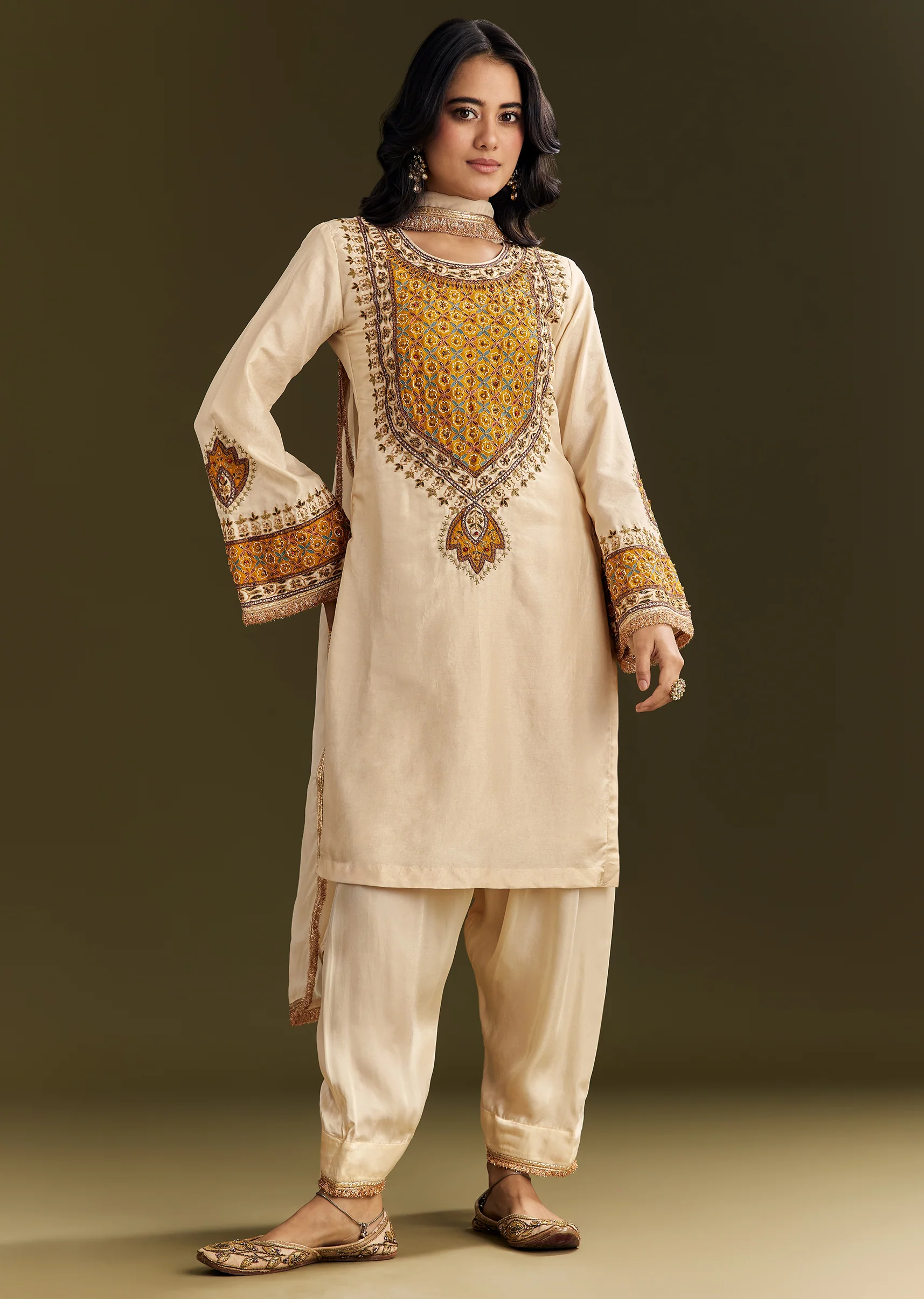 Ivory Silk Threadwork Kurta Patiala With Gotta Lace Organza Dupatta - Image 3